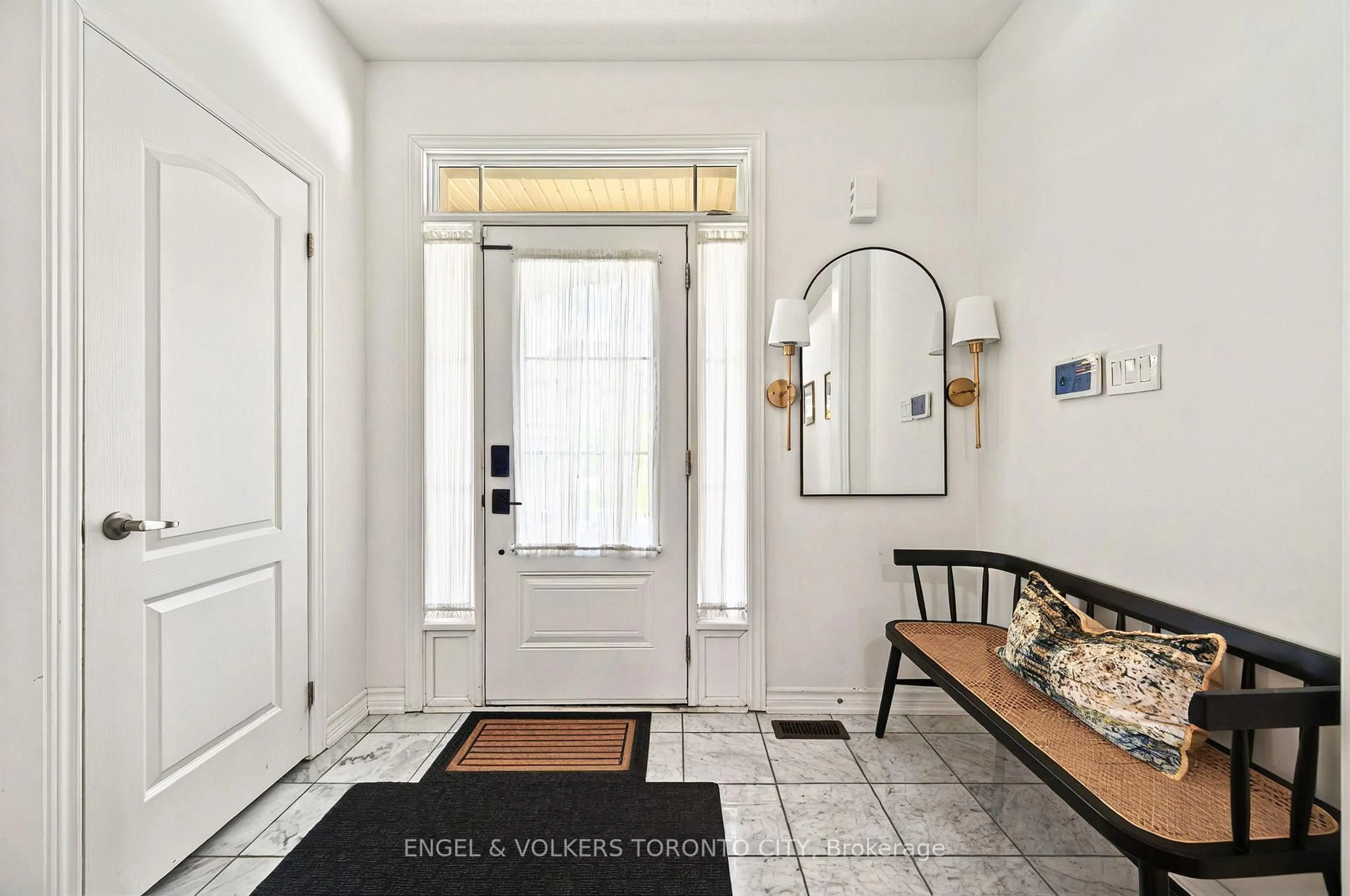 Indoor entryway for 67 Alf Neely Way, Newmarket Ontario L3Y 0C6