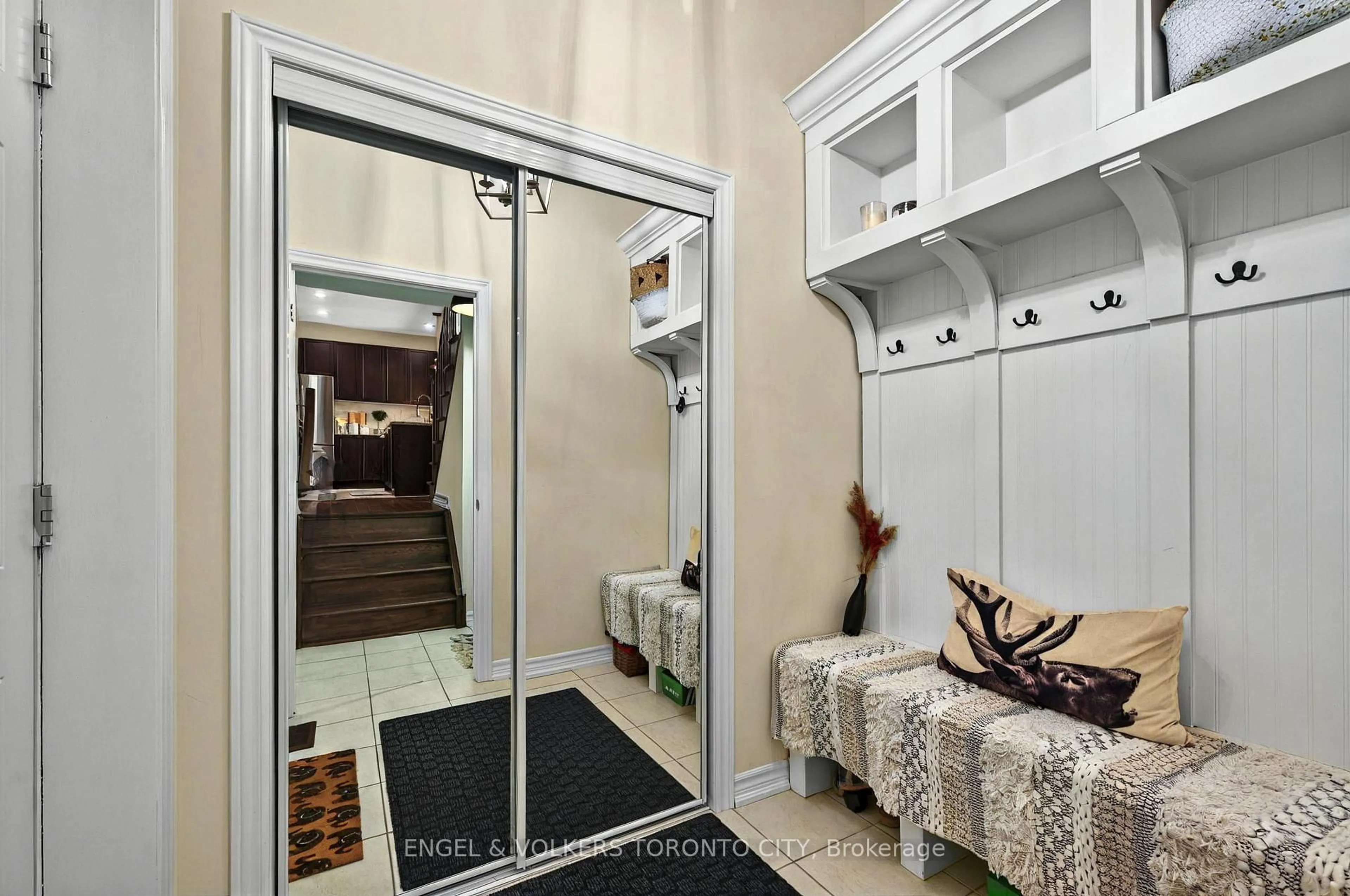 Indoor entryway for 67 Alf Neely Way, Newmarket Ontario L3Y 0C6