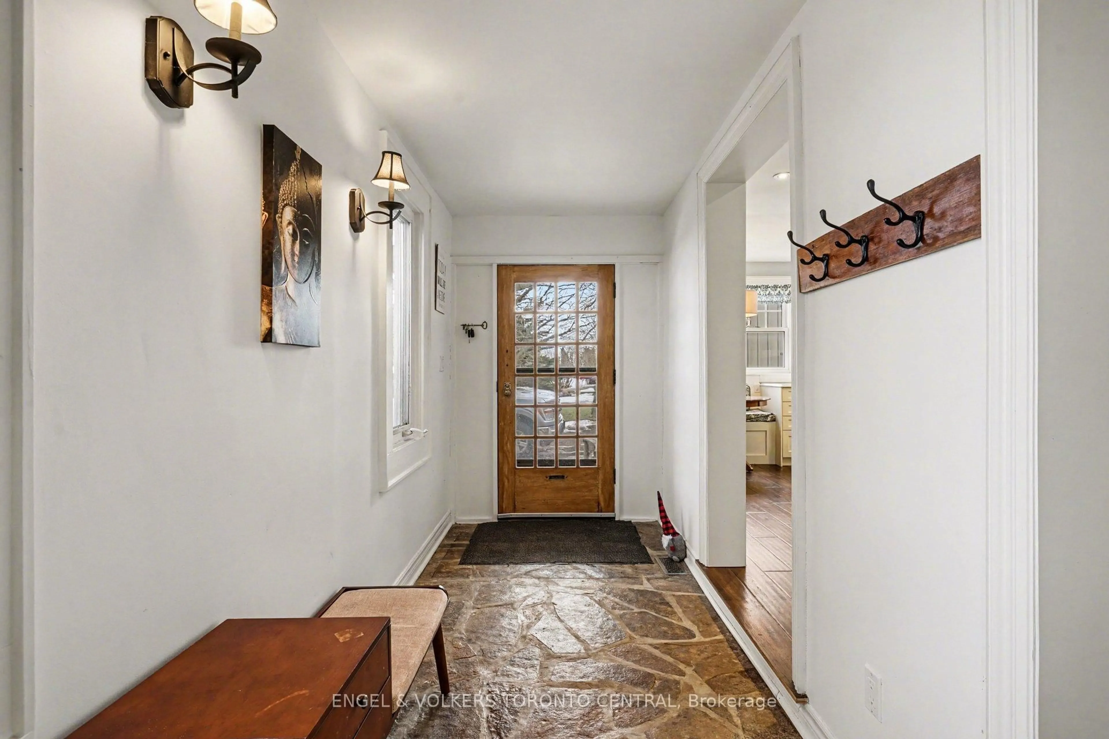 Indoor entryway for 1210 Concession 11 Rd, Brock Ontario L0E 1E0