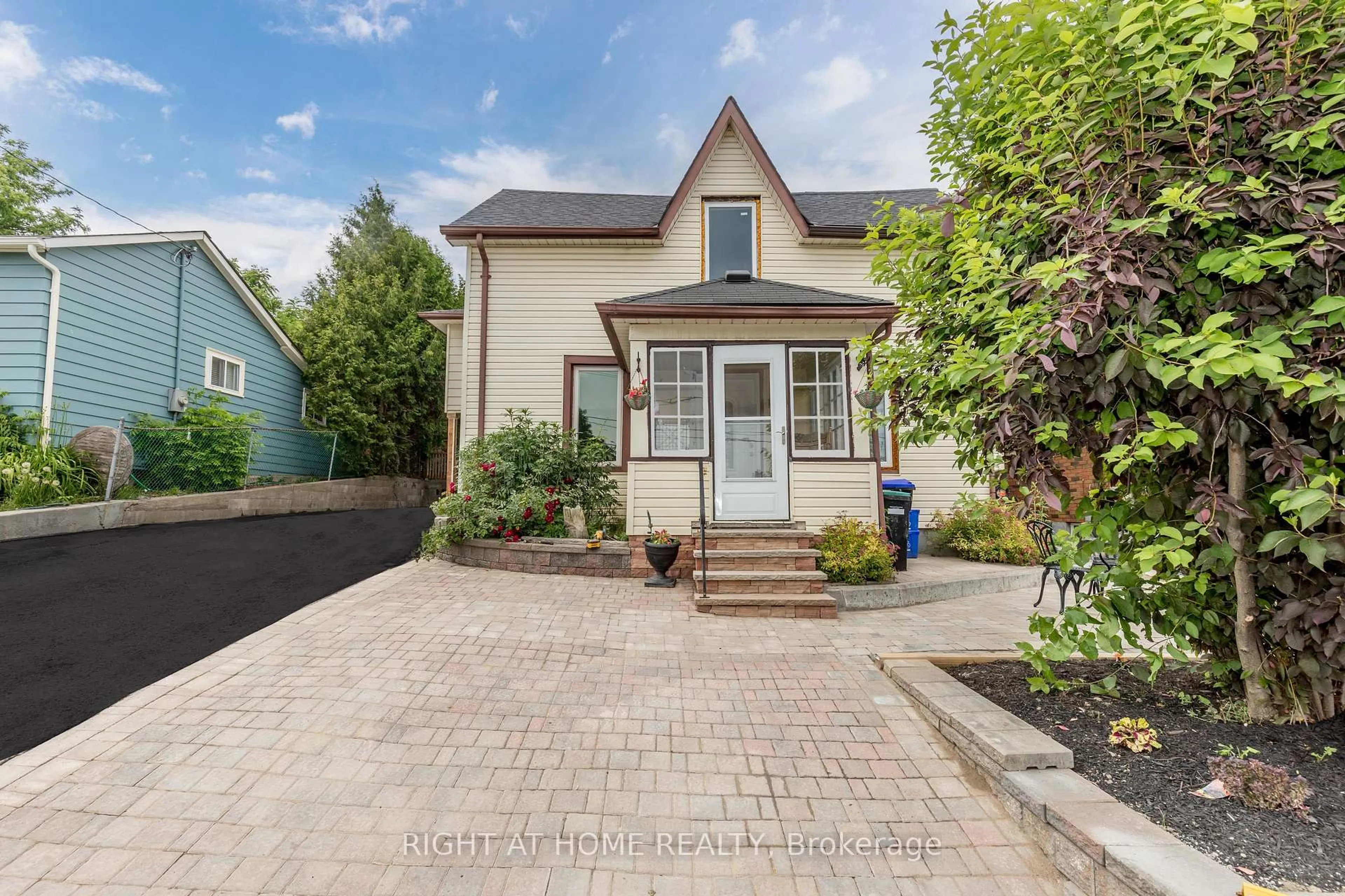 Unknown for 93 John St, Bradford West Gwillimbury Ontario L3Z 1G4