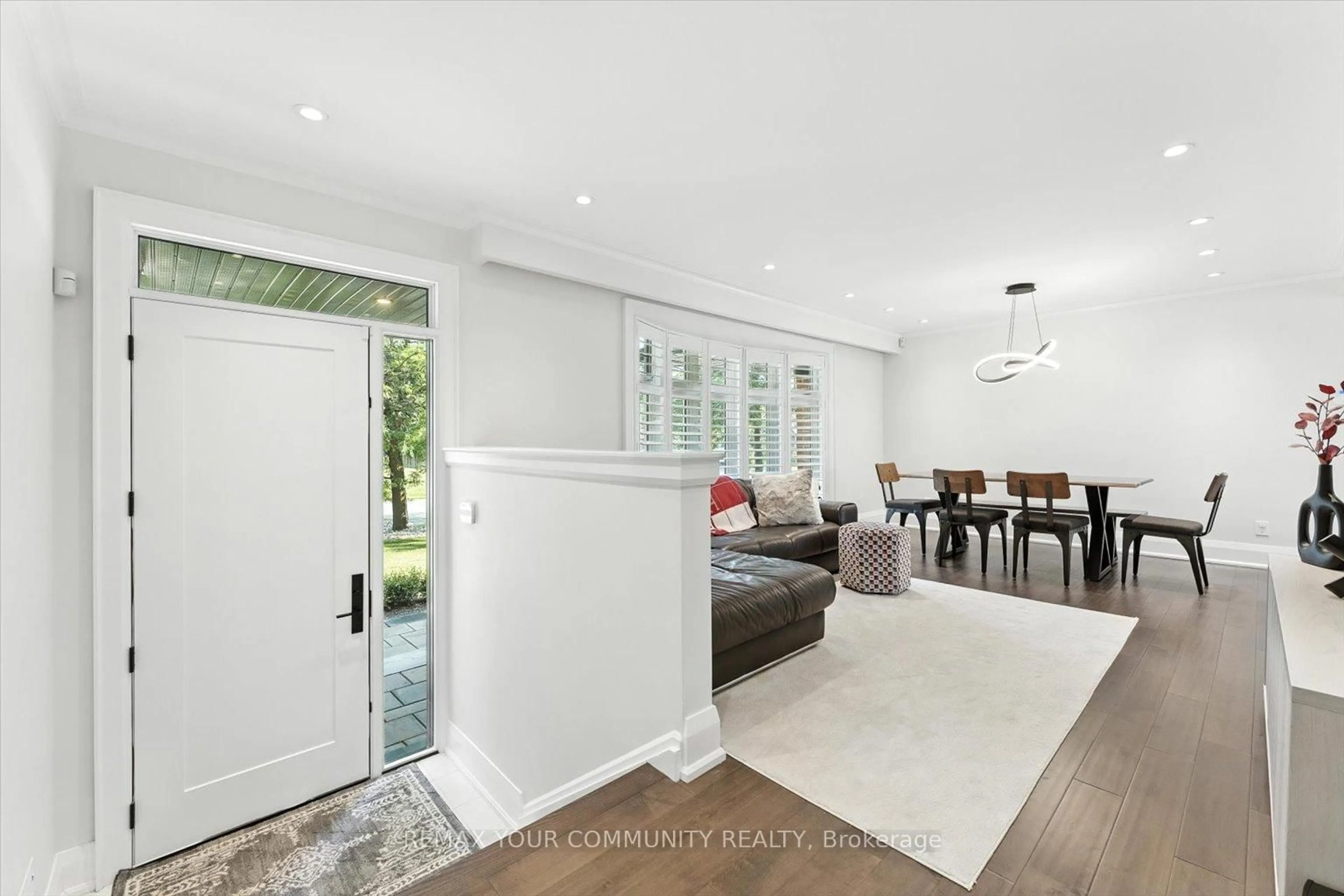 Unknown for 165 Clearview Hts, King Ontario L7B 1H2