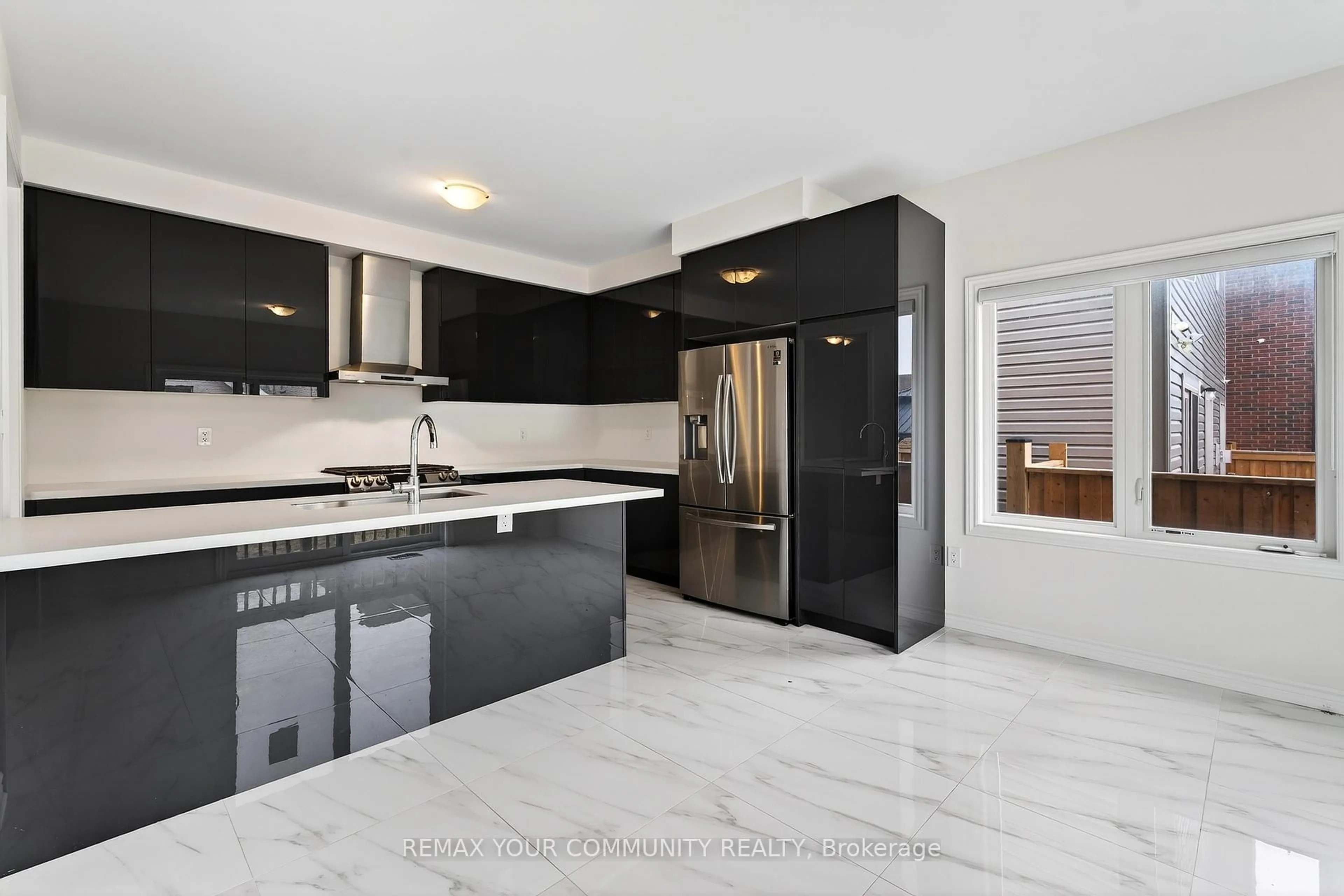 Contemporary kitchen, ceramic/tile floor for 5 Valleo St, Georgina Ontario L4P 0J8