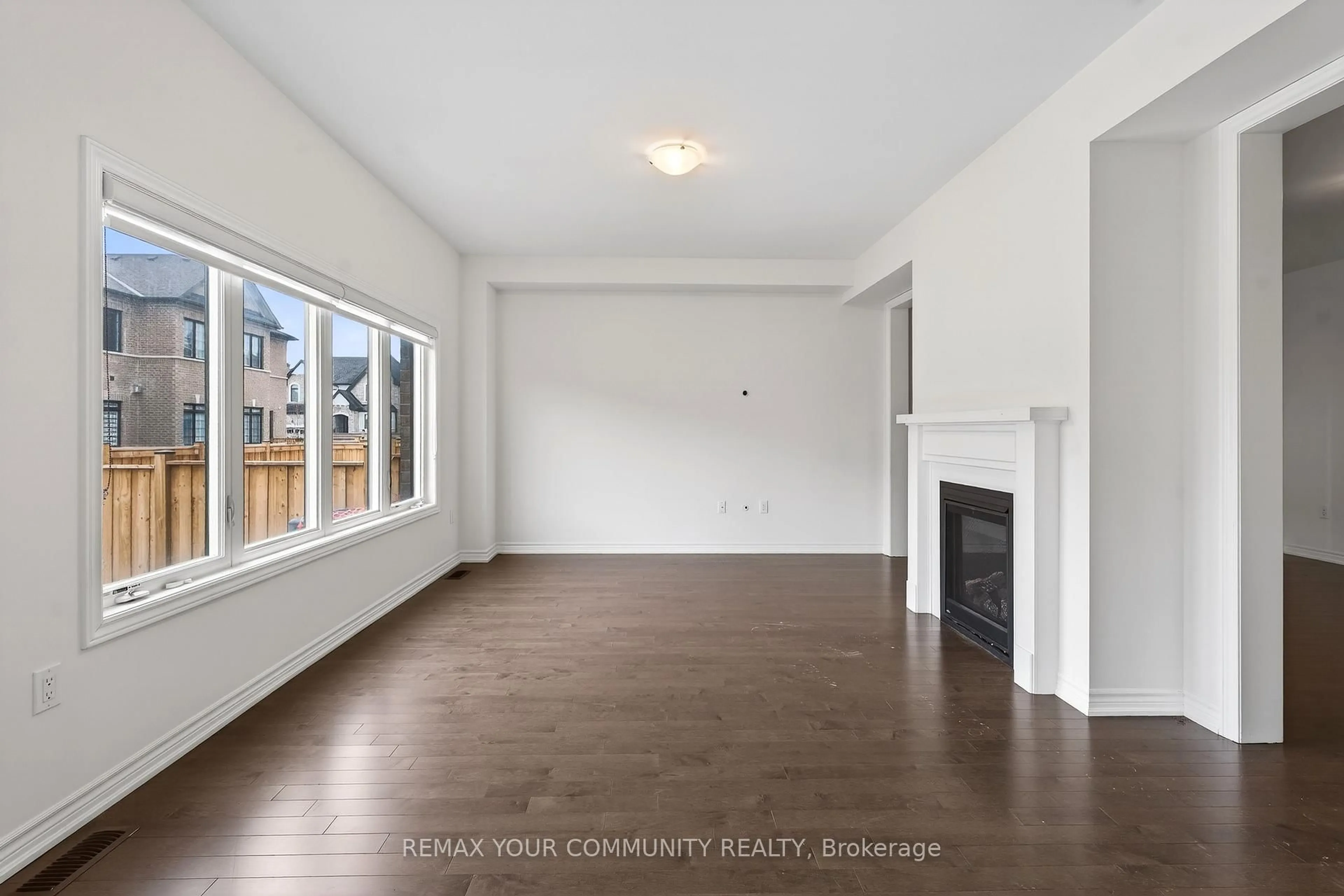 A pic of a room for 5 Valleo St, Georgina Ontario L4P 0J8