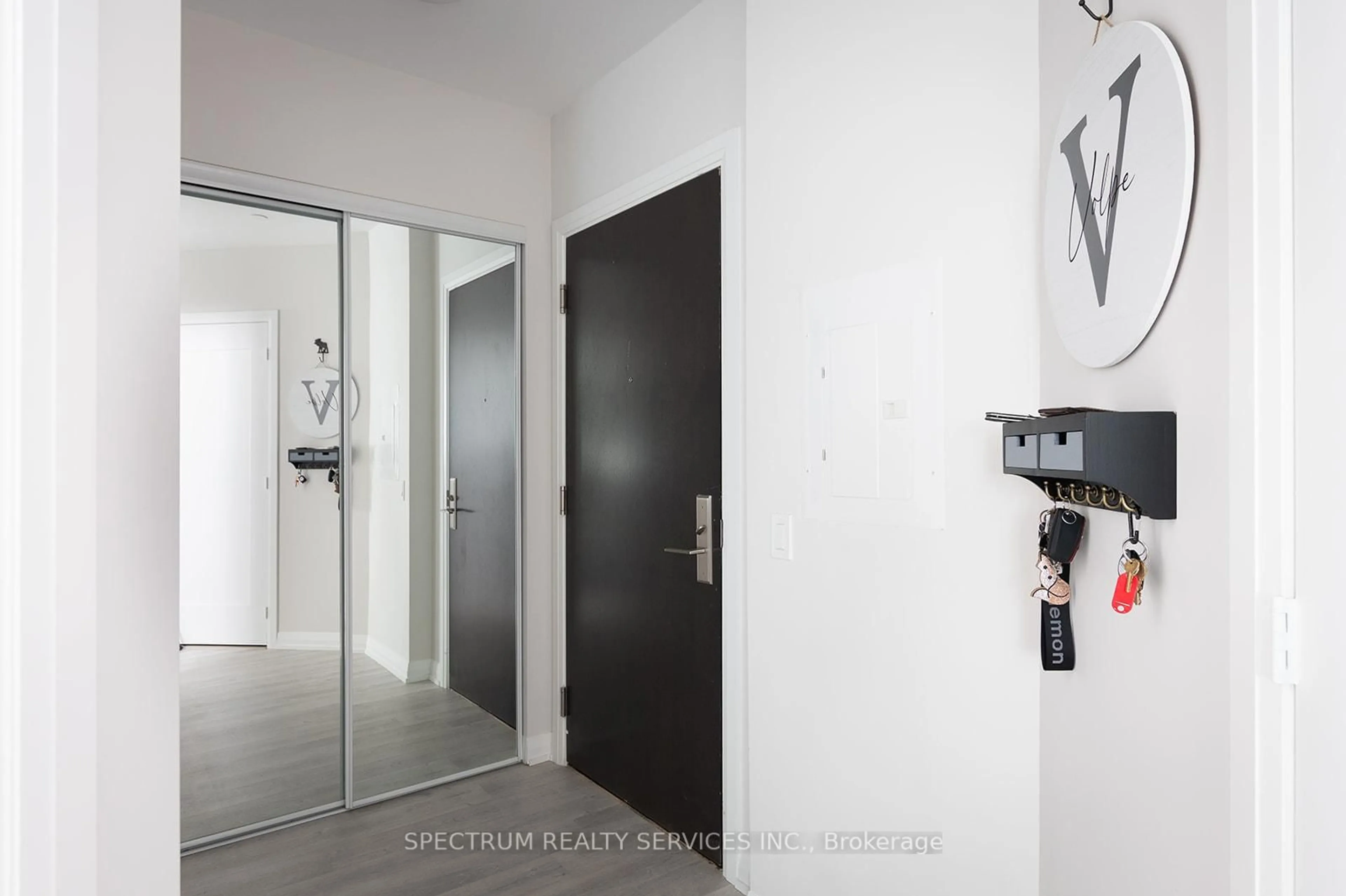 Indoor foyer for 9000 Jane St #2302, Vaughan Ontario L4K 0M6