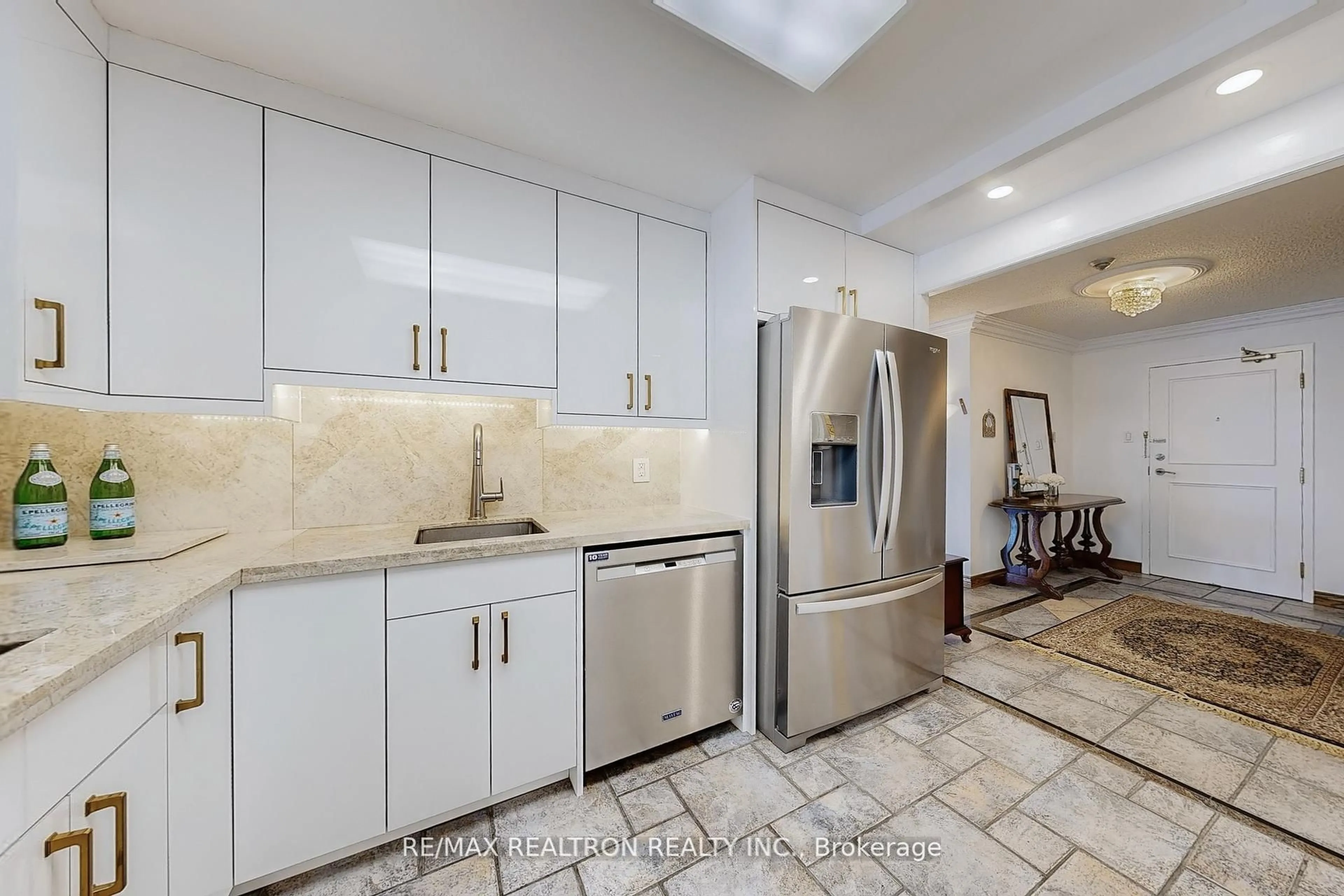 Unknown for 7300 Yonge St #311, Vaughan Ontario L4J 7Y5