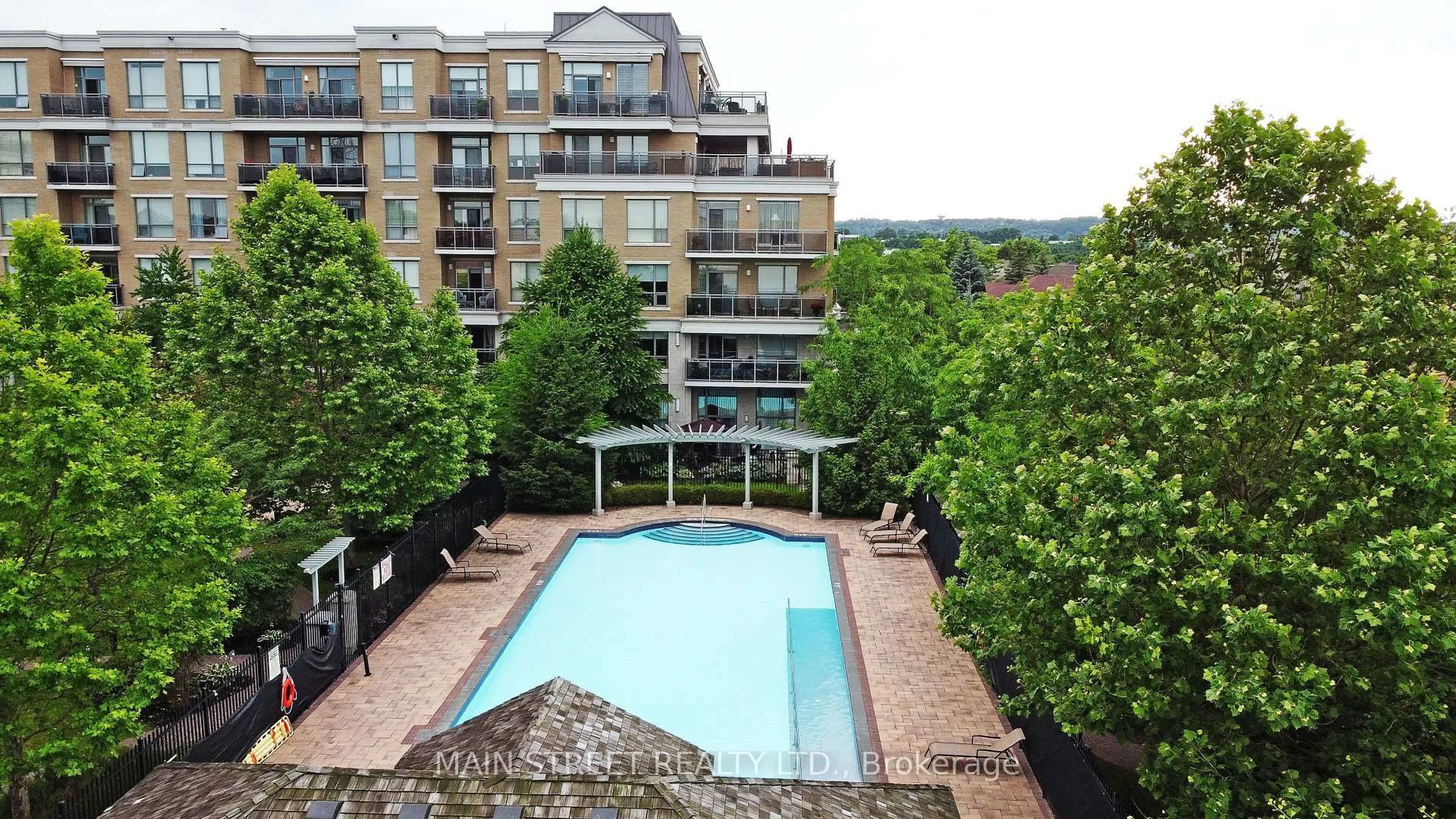 Pool for 111 Civic Square Gate #611, Aurora Ontario L4G 0S6