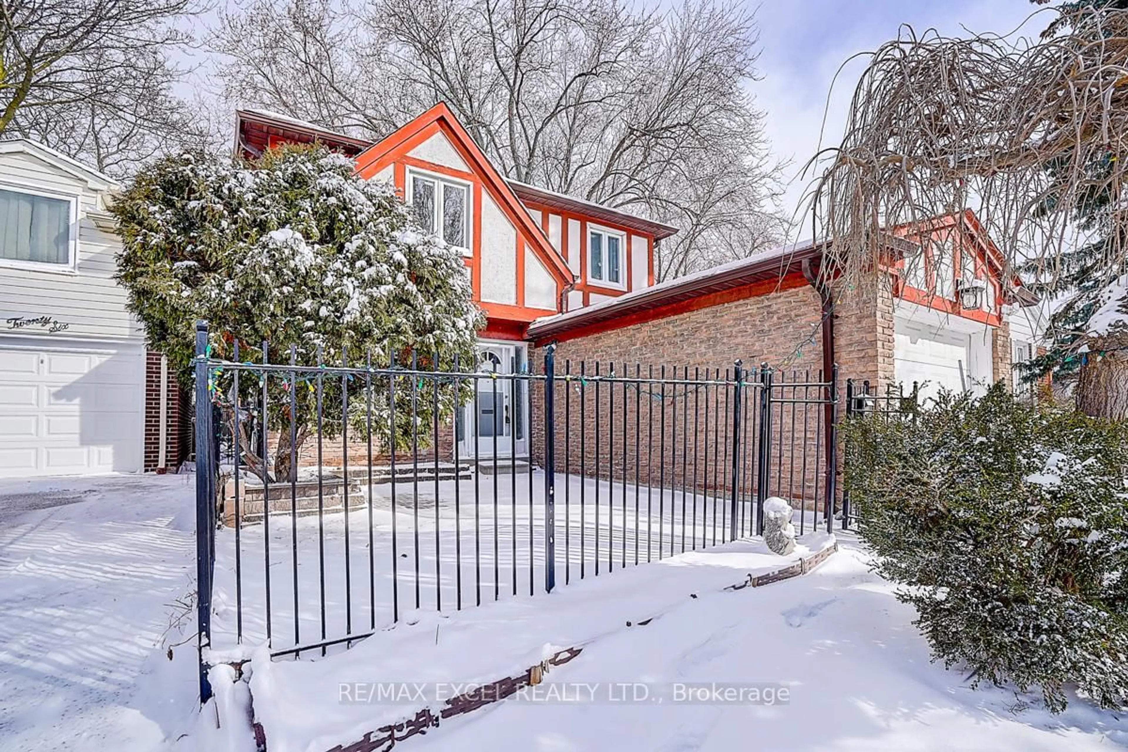 Home with brick exterior material, street for 28 Holsworthy Cres, Markham Ontario L3T 4C6