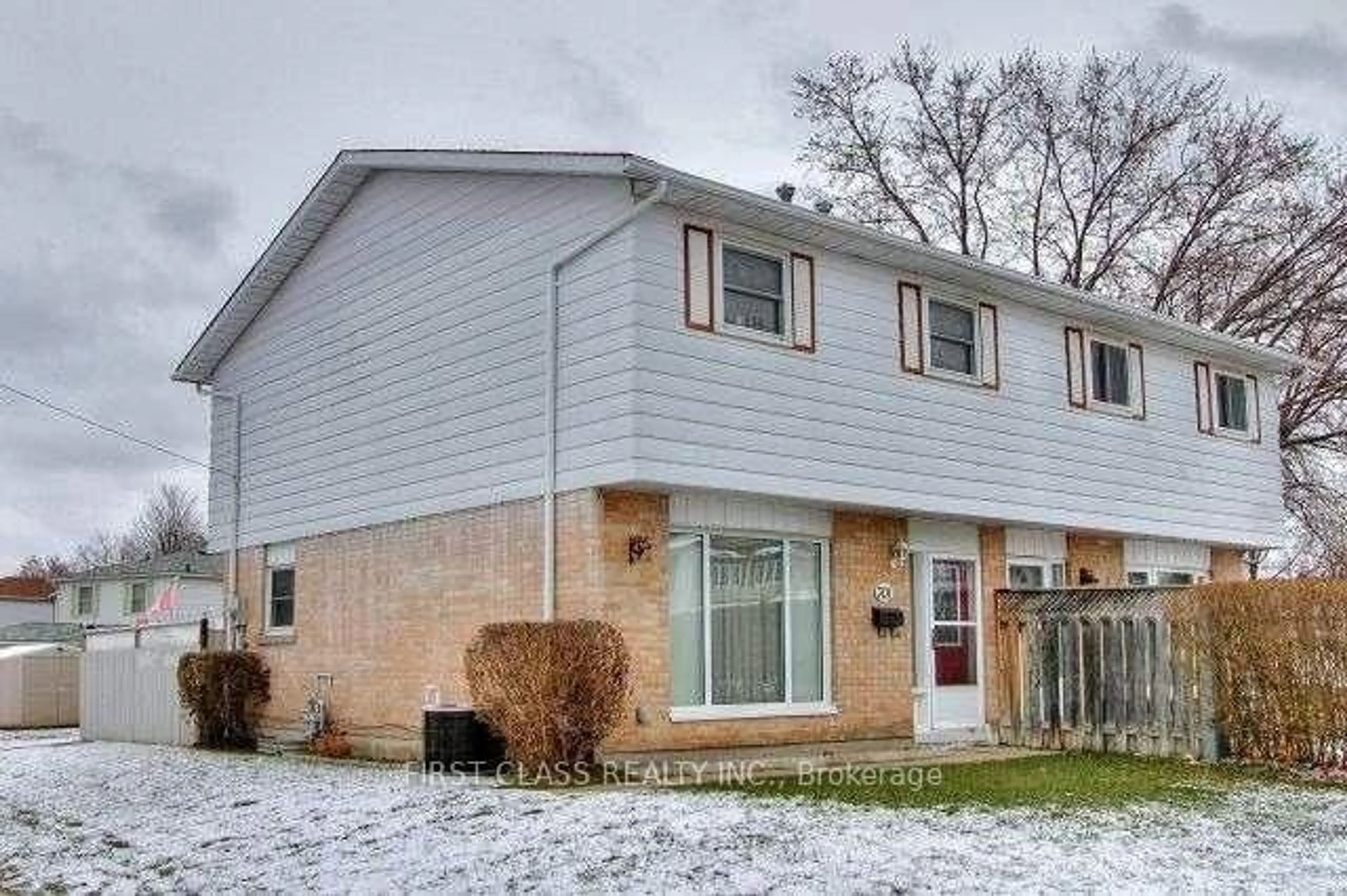 Home with vinyl exterior material, street for 701 Leeder Crt, Newmarket Ontario L3Y 5A8