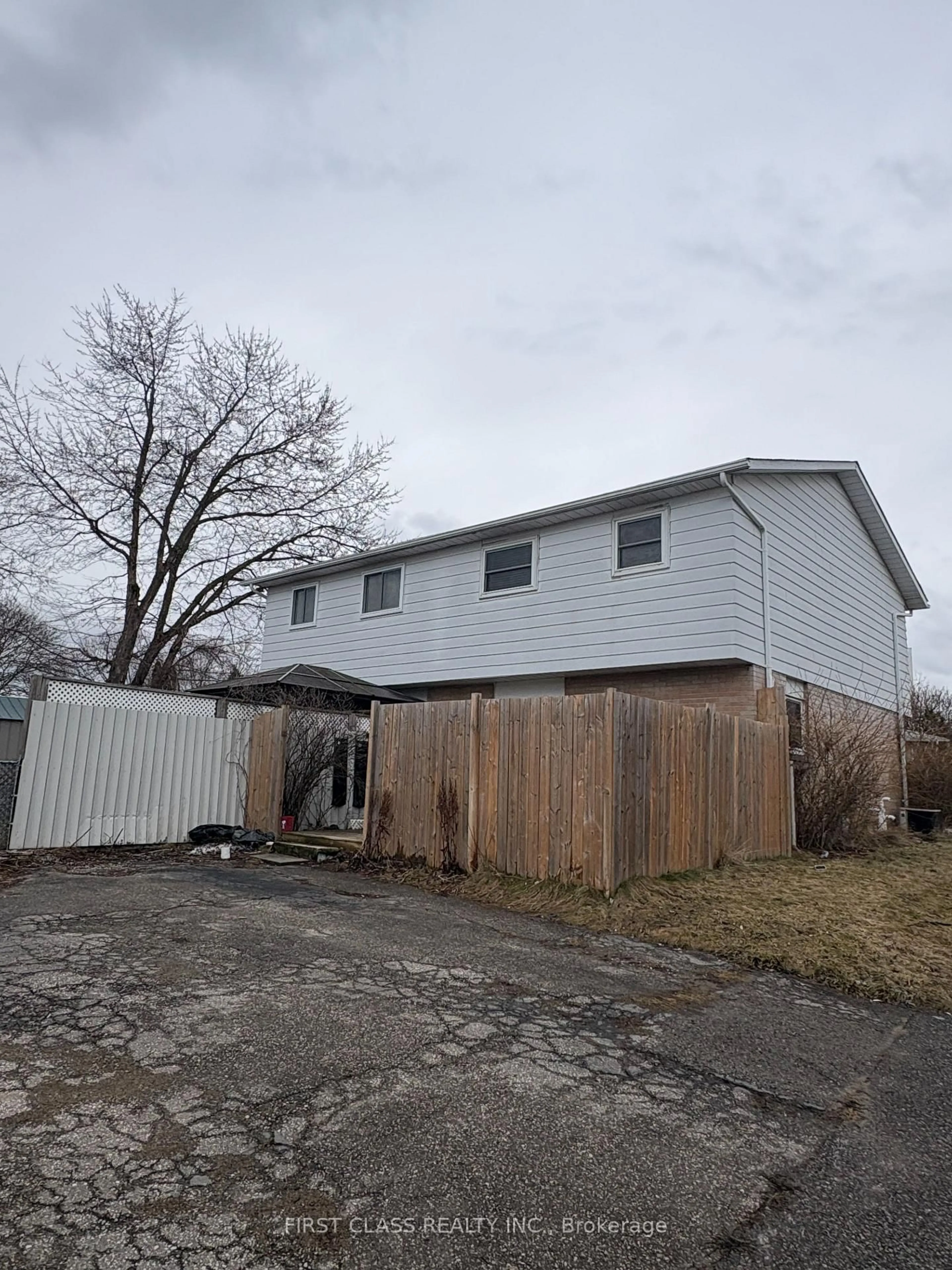 Unknown for 701 Leeder Crt, Newmarket Ontario L3Y 5A8