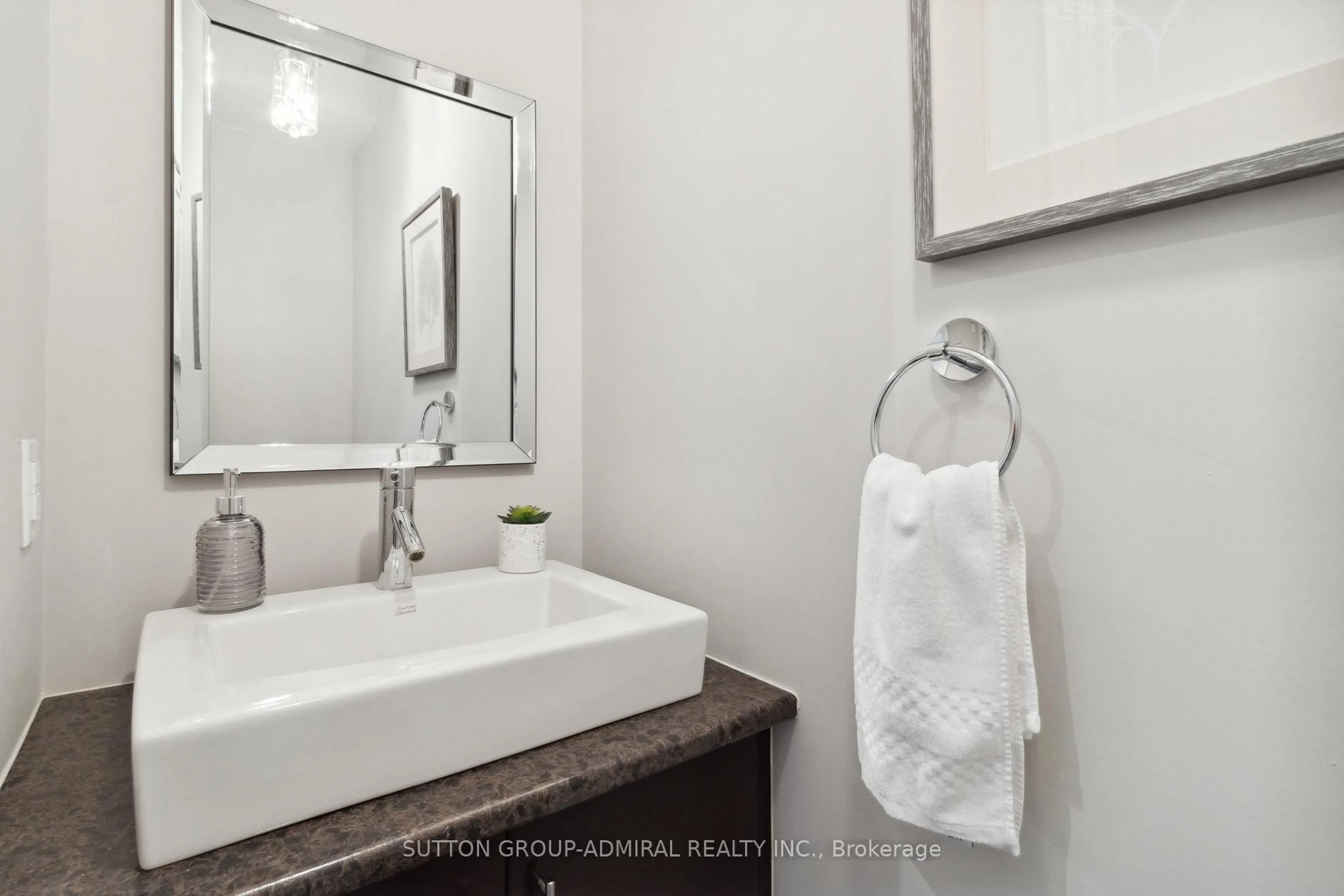 Standard bathroom, ceramic/tile floor for 67 Bristlewood Cres, Vaughan Ontario L4J 9K9