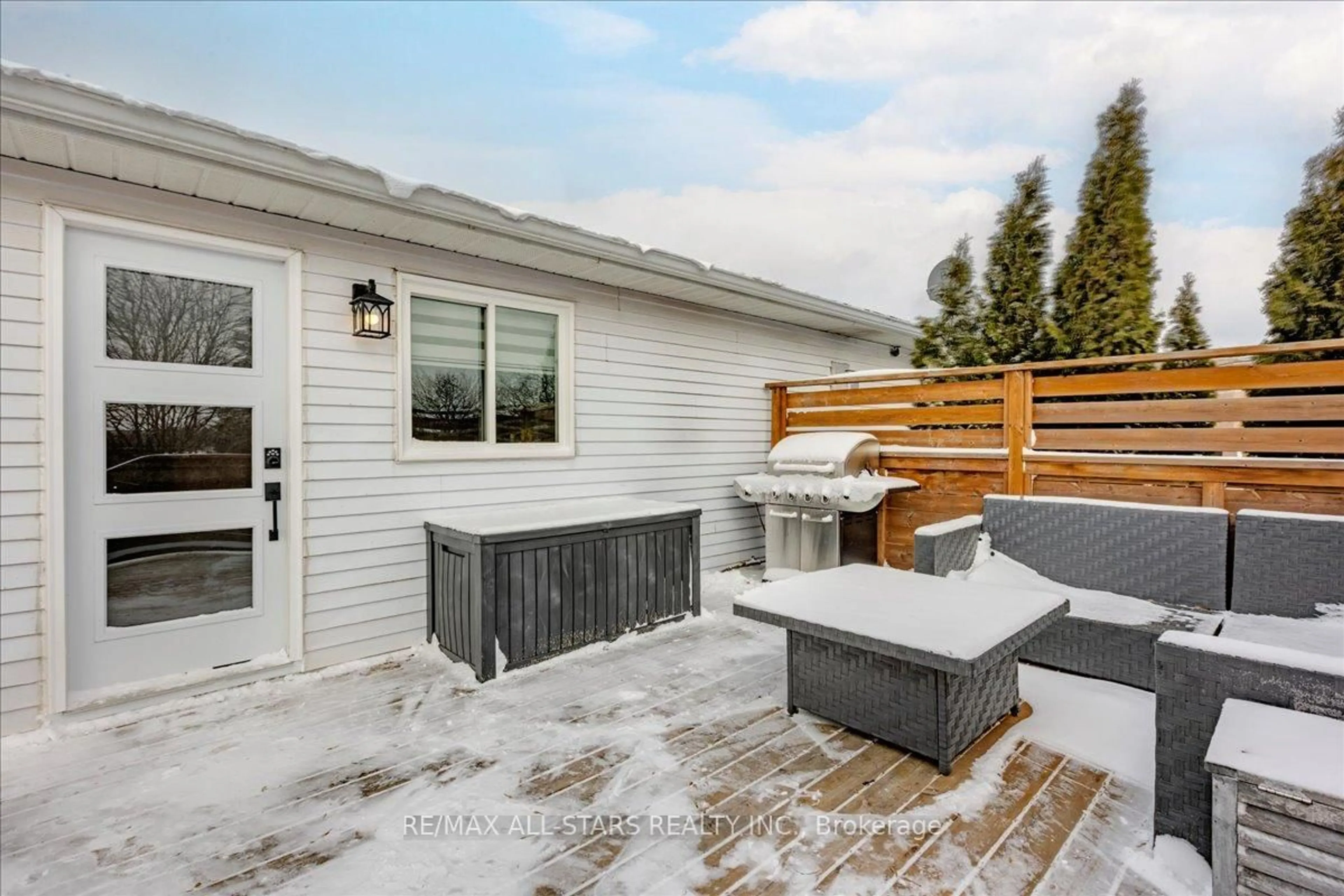 Patio, unknown for 77 Biscayne Blvd, Georgina Ontario L4P 3M8