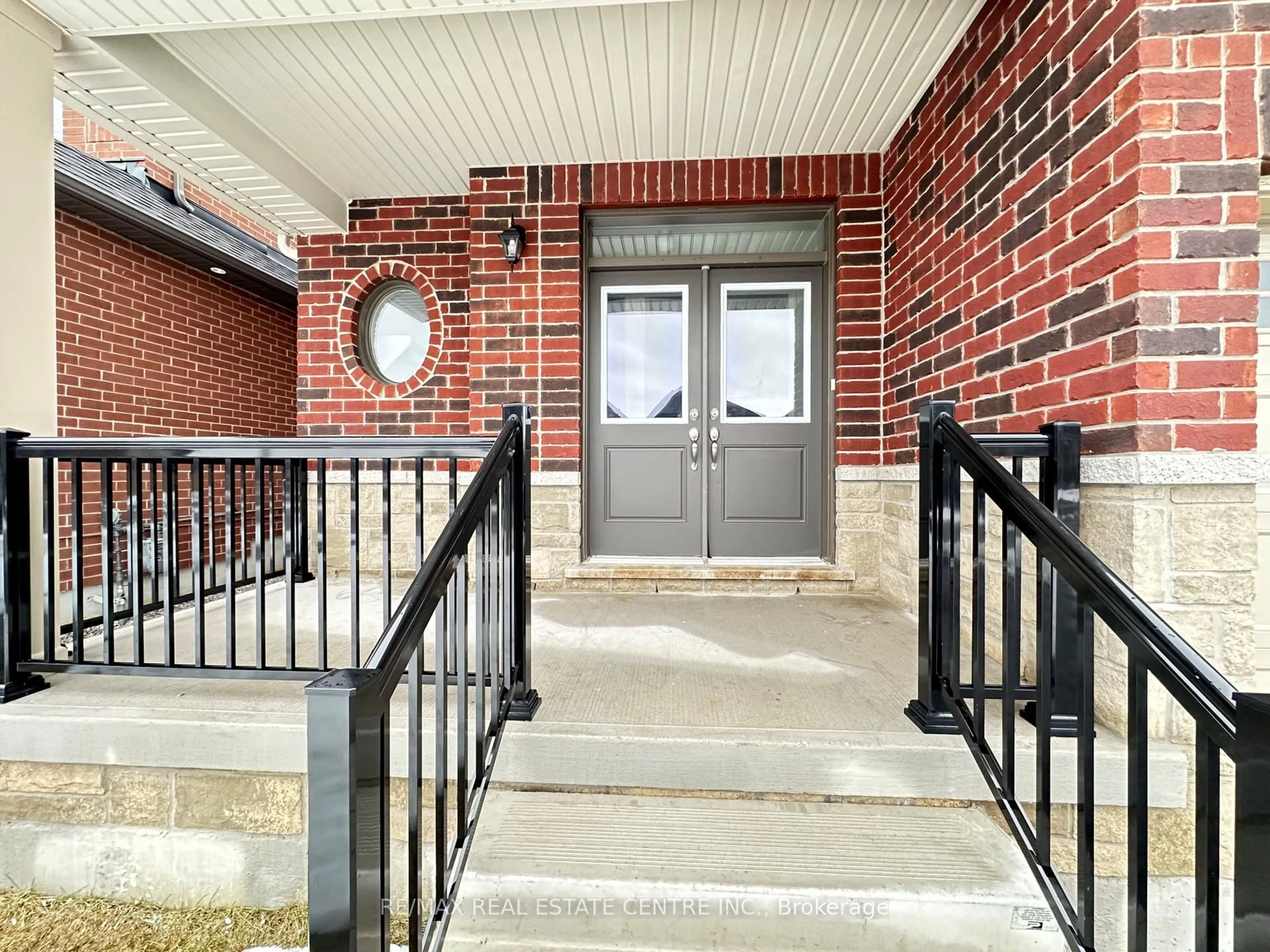 Home with brick exterior material, street for 70 Wakefield Blvd, Essa Ontario L3W 0L9