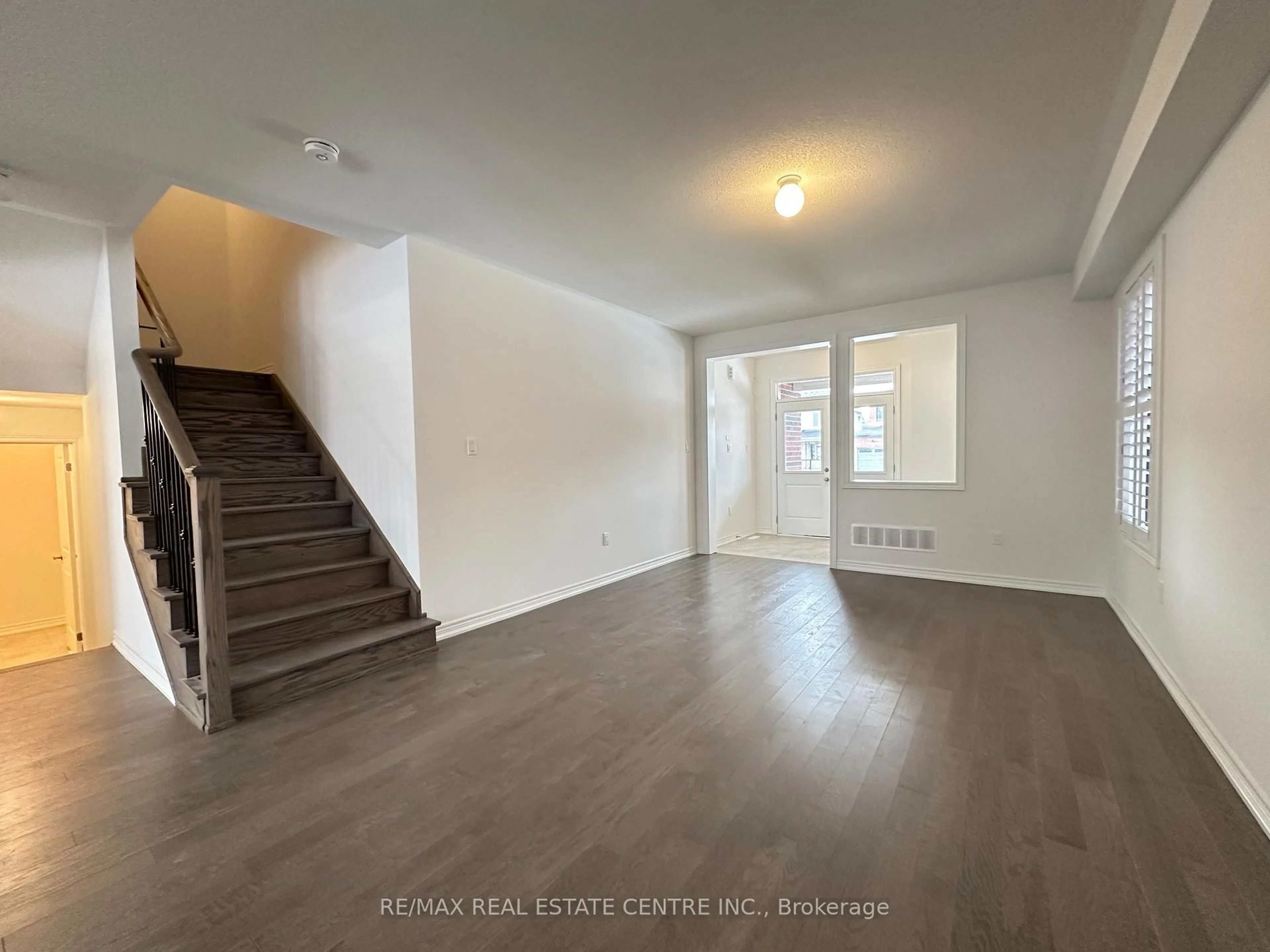 A pic of a room for 70 Wakefield Blvd, Essa Ontario L3W 0L9