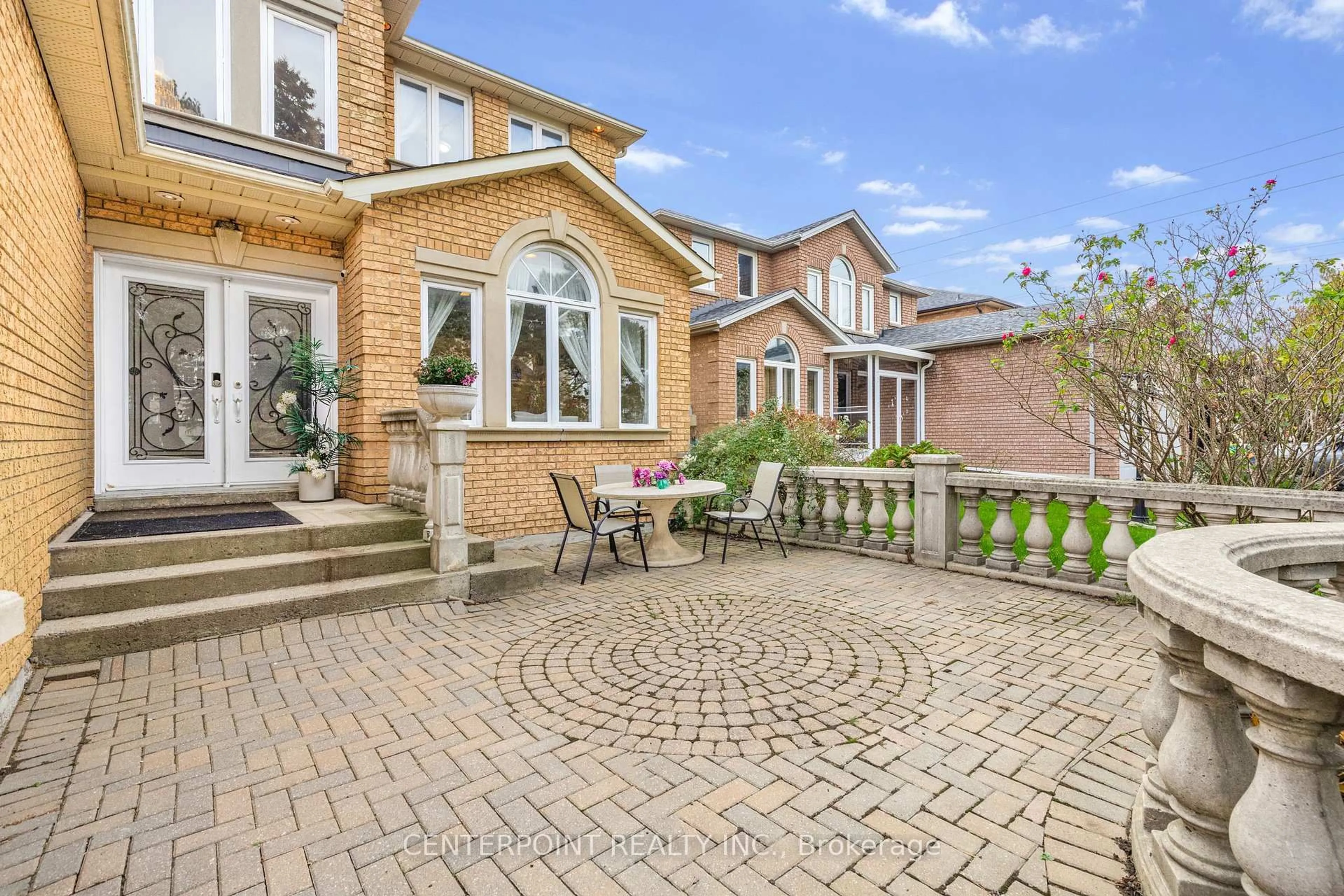 Patio, street for 277 Oxford St, Richmond Hill Ontario L4C 7V8