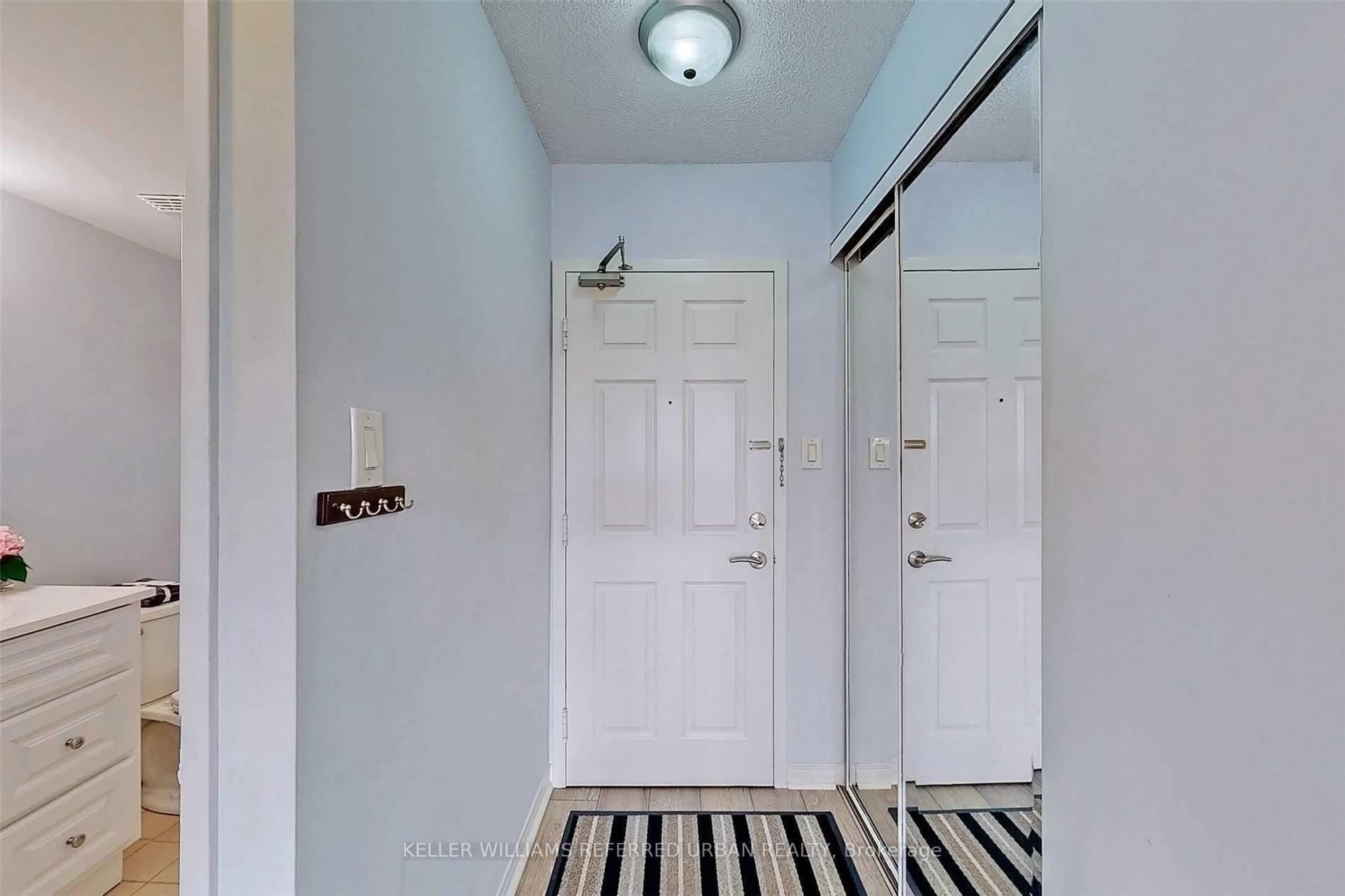 Indoor entryway for 309 Major Mackenzie Dr #420, Richmond Hill Ontario L4C 9V5