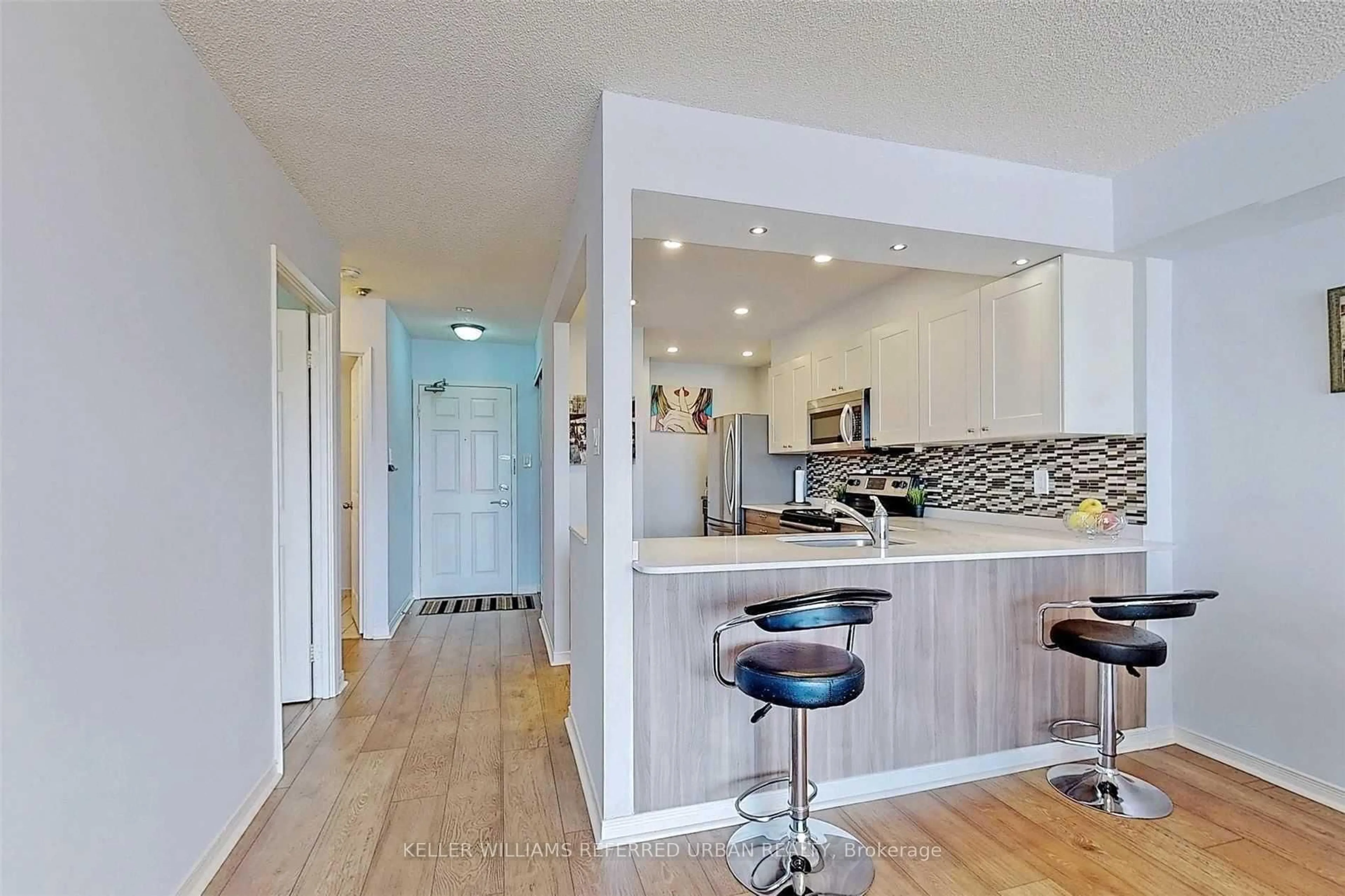 Open concept kitchen, unknown for 309 Major Mackenzie Dr #420, Richmond Hill Ontario L4C 9V5
