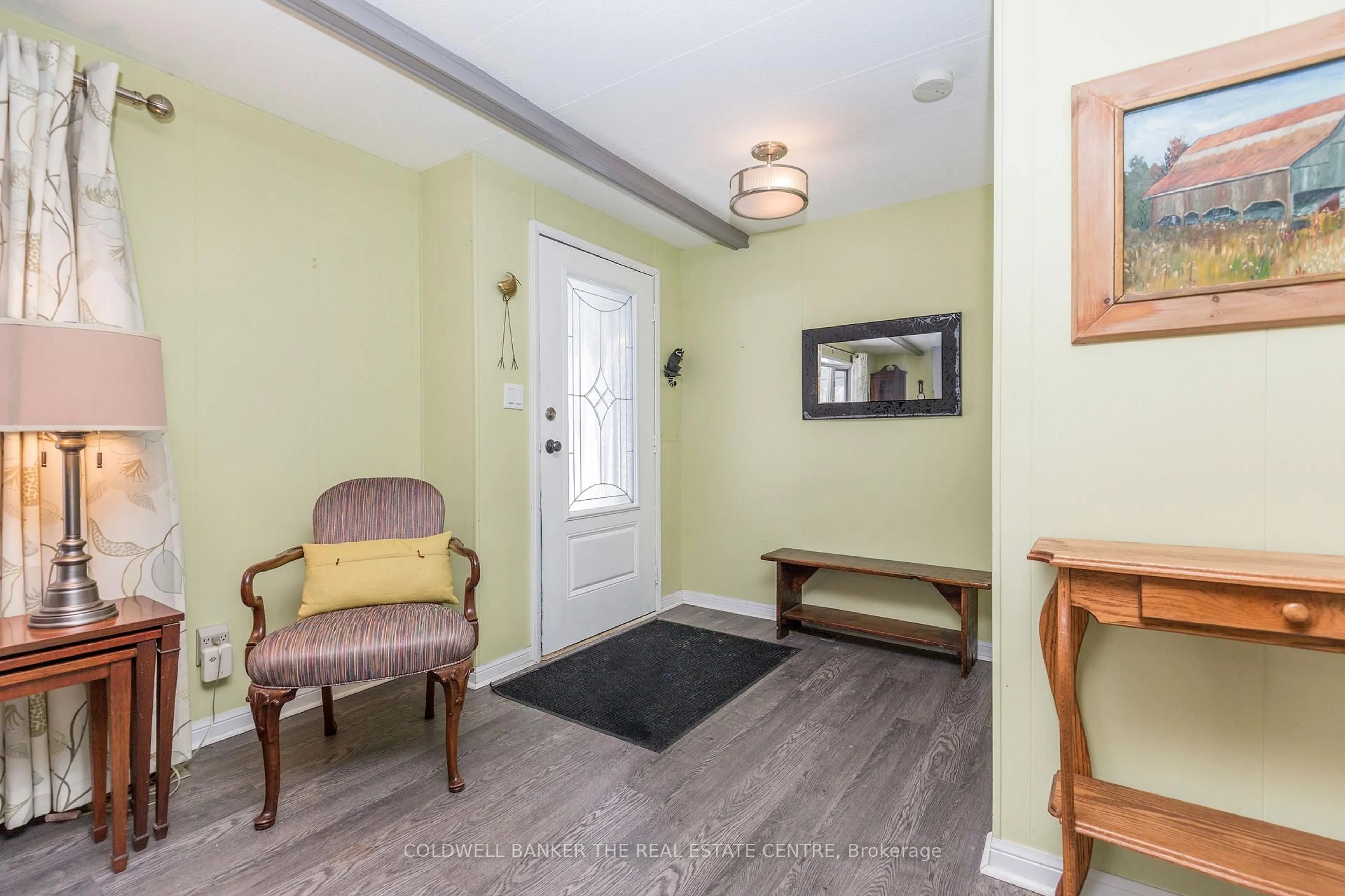 Indoor entryway for 29 Main St, Innisfil Ontario L9S 1L9
