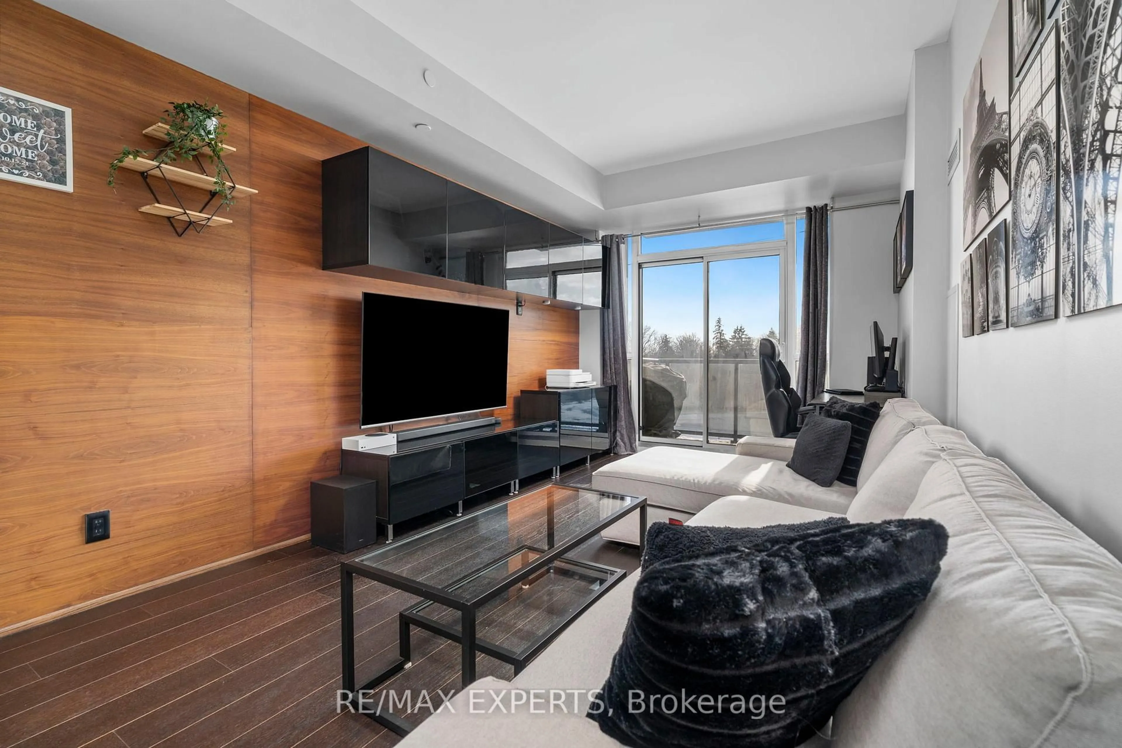 Living room with furniture, wood/laminate floor for 4700 Highway 7 #420, Vaughan Ontario L4L 0B4