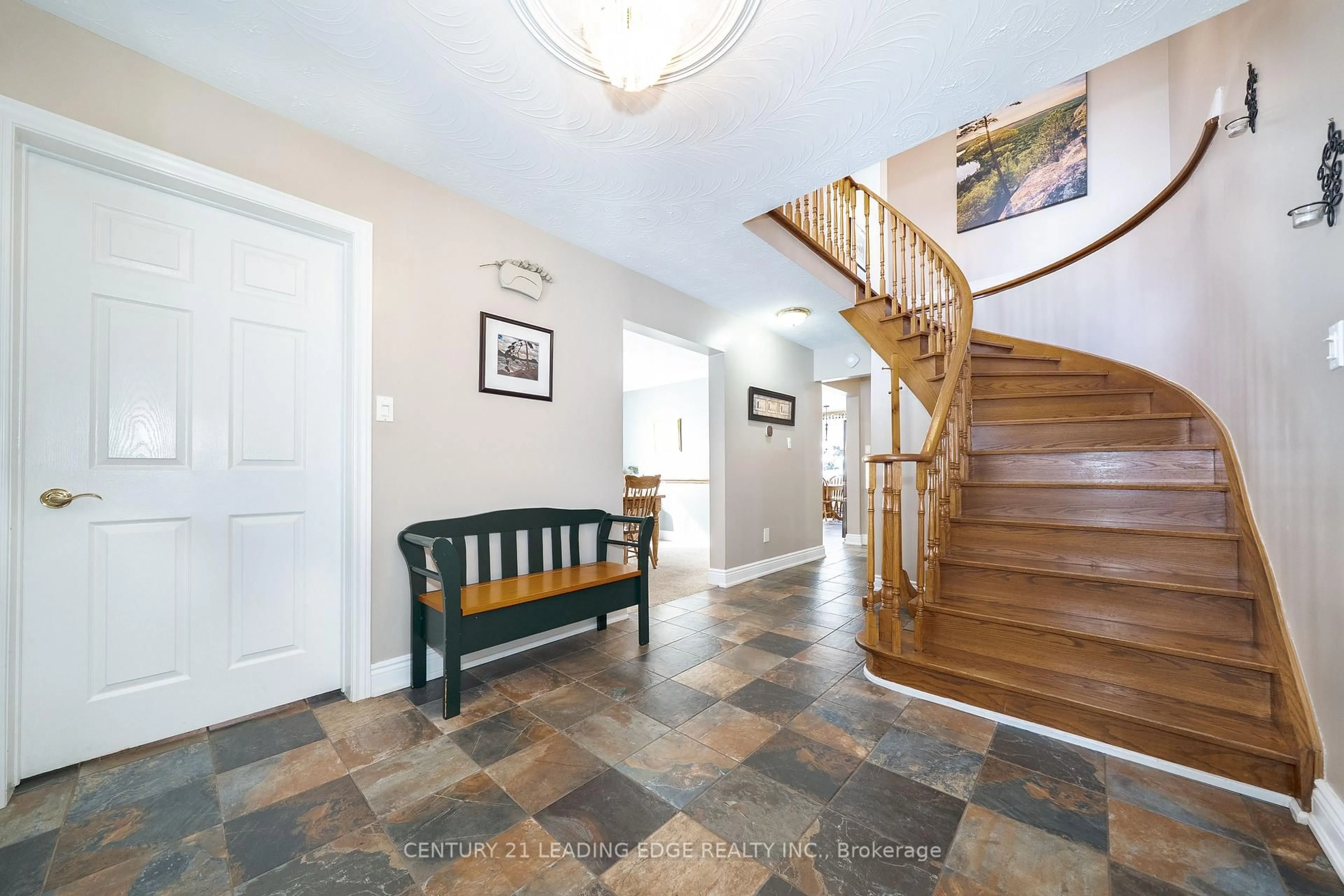 Indoor foyer for 283 Debborah Pl, Whitchurch-Stouffville Ontario L4A 5C5