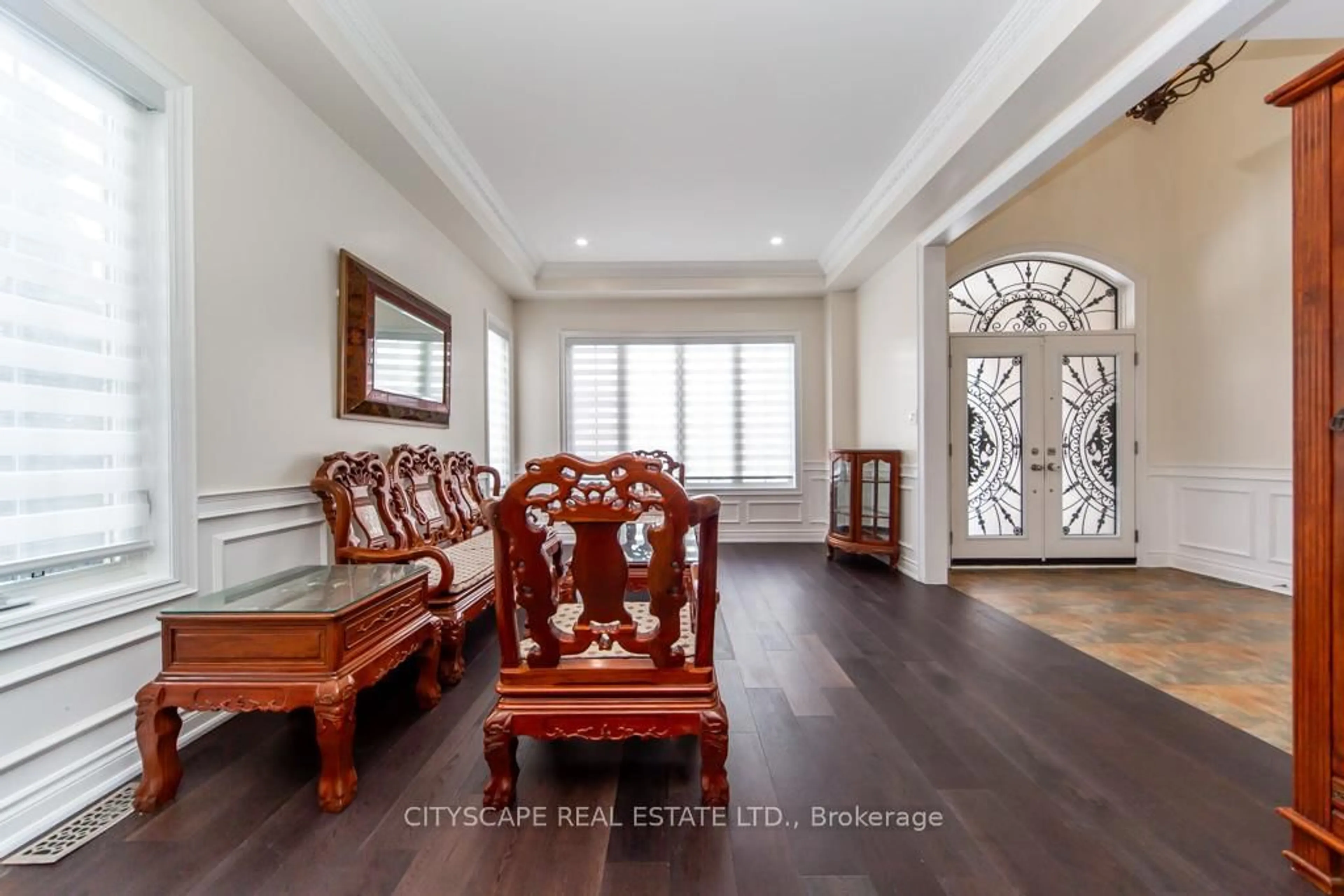 Indoor entryway for 136 Manley Ave, Whitchurch-Stouffville Ontario L4A 0C5