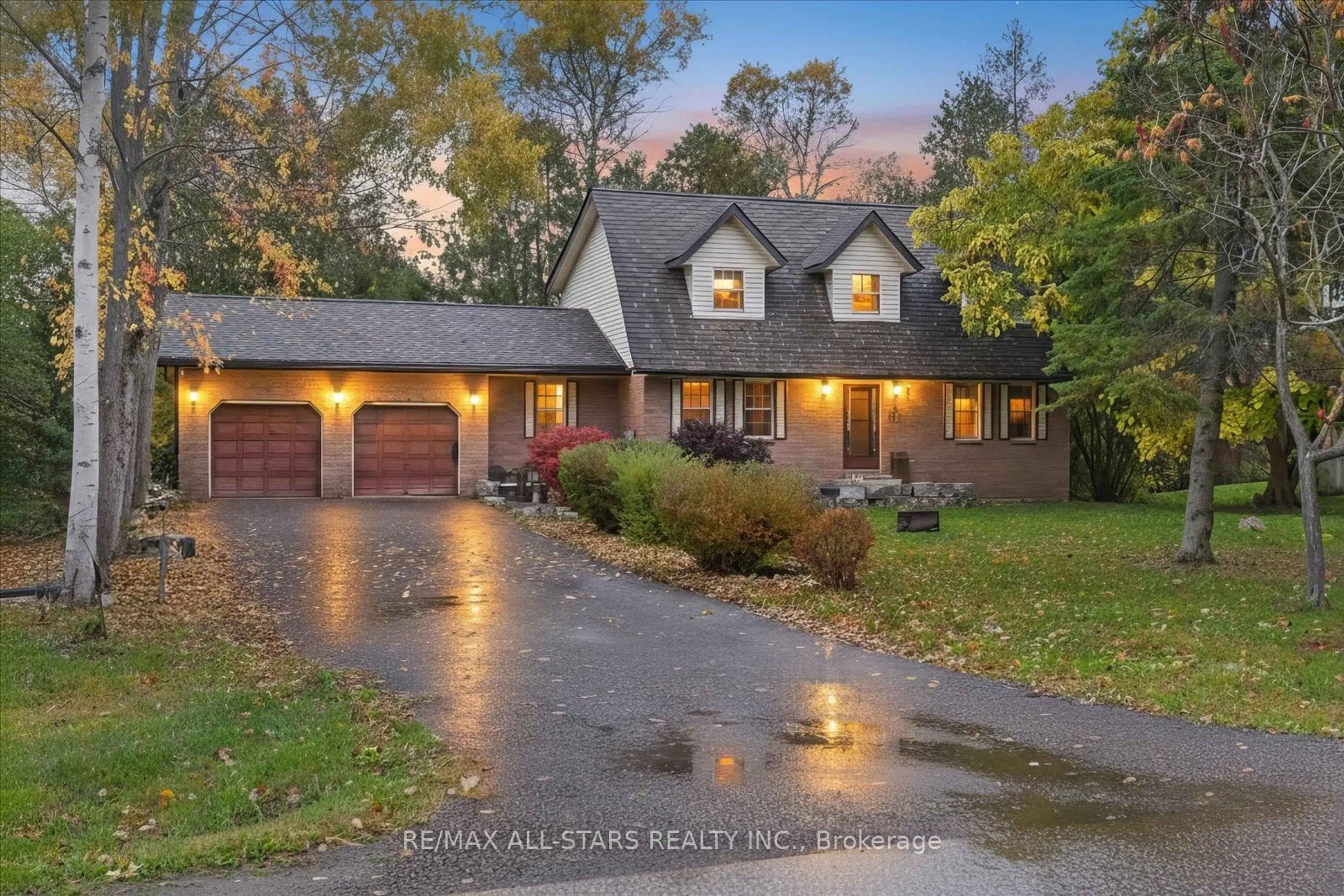 A pic from outside/outdoor area/front of a property/back of a property/a pic from drone, water/lake/river/ocean view for 62 Evelyn Ave, Georgina Ontario L4P 3C8