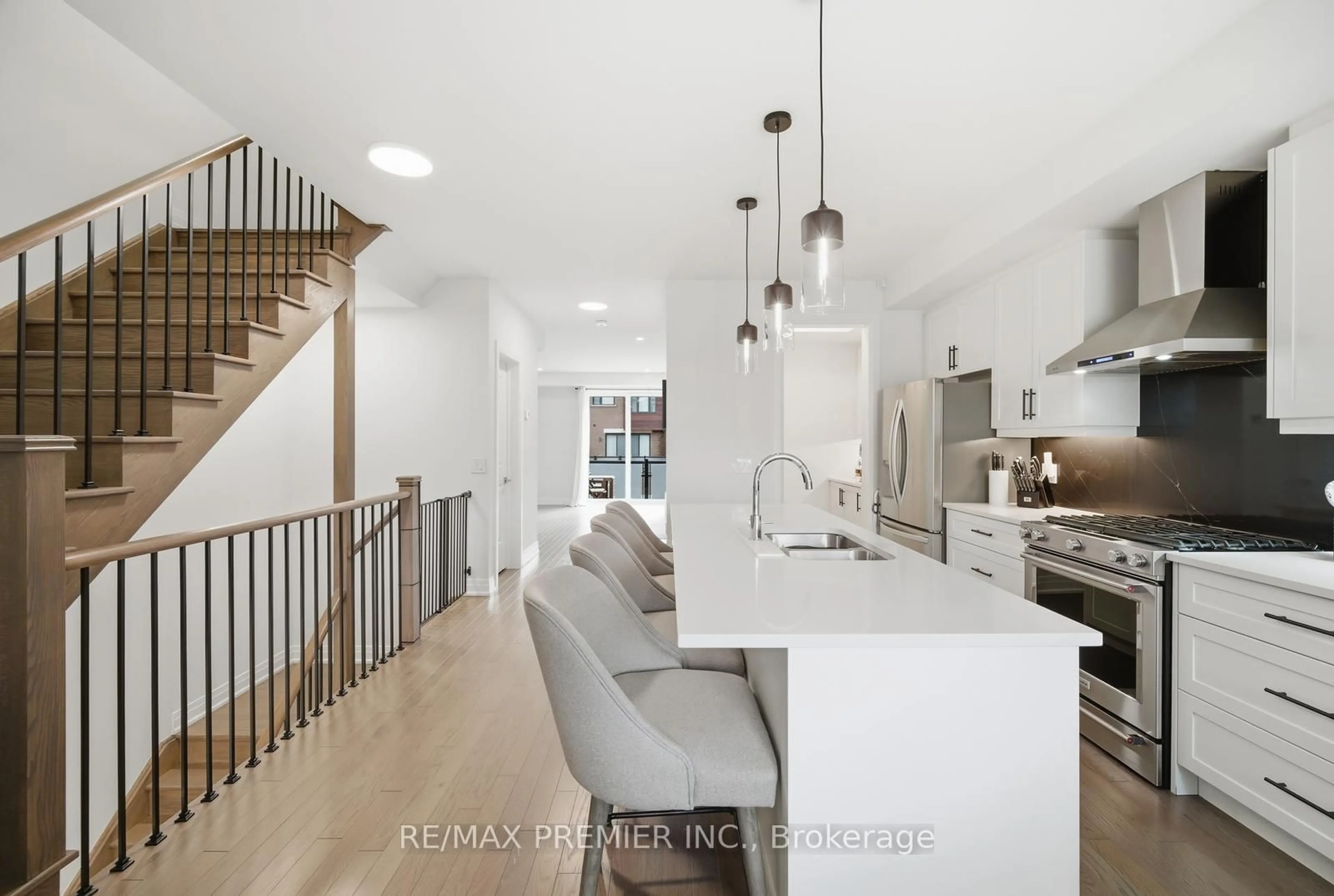 Open concept kitchen, unknown for 229 Vermont Ave, Newmarket Ontario L3X 0M6