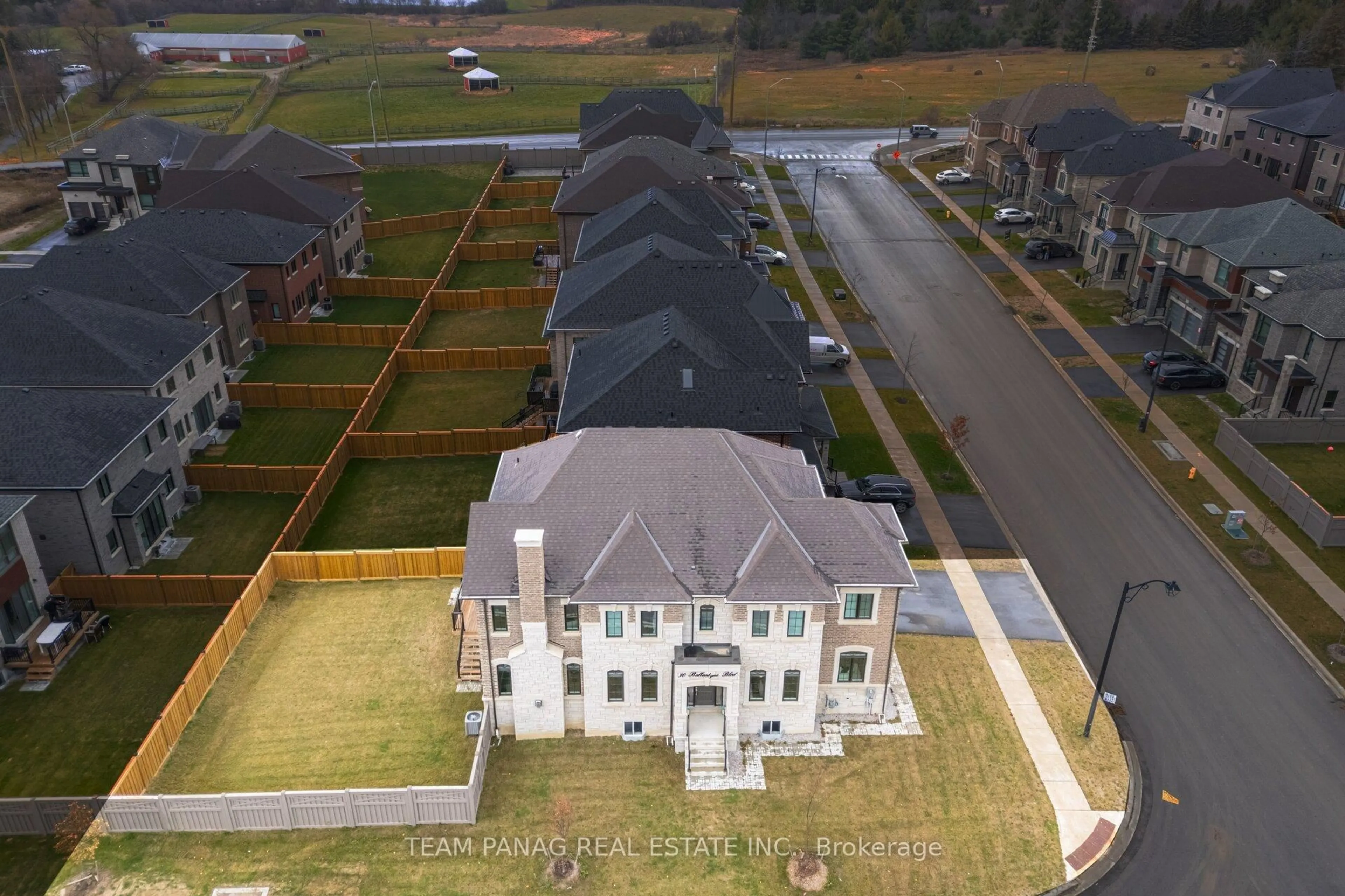A pic from outside/outdoor area/front of a property/back of a property/a pic from drone, unknown for 30 Ballantyne Blvd, Vaughan Ontario L3L 0G2