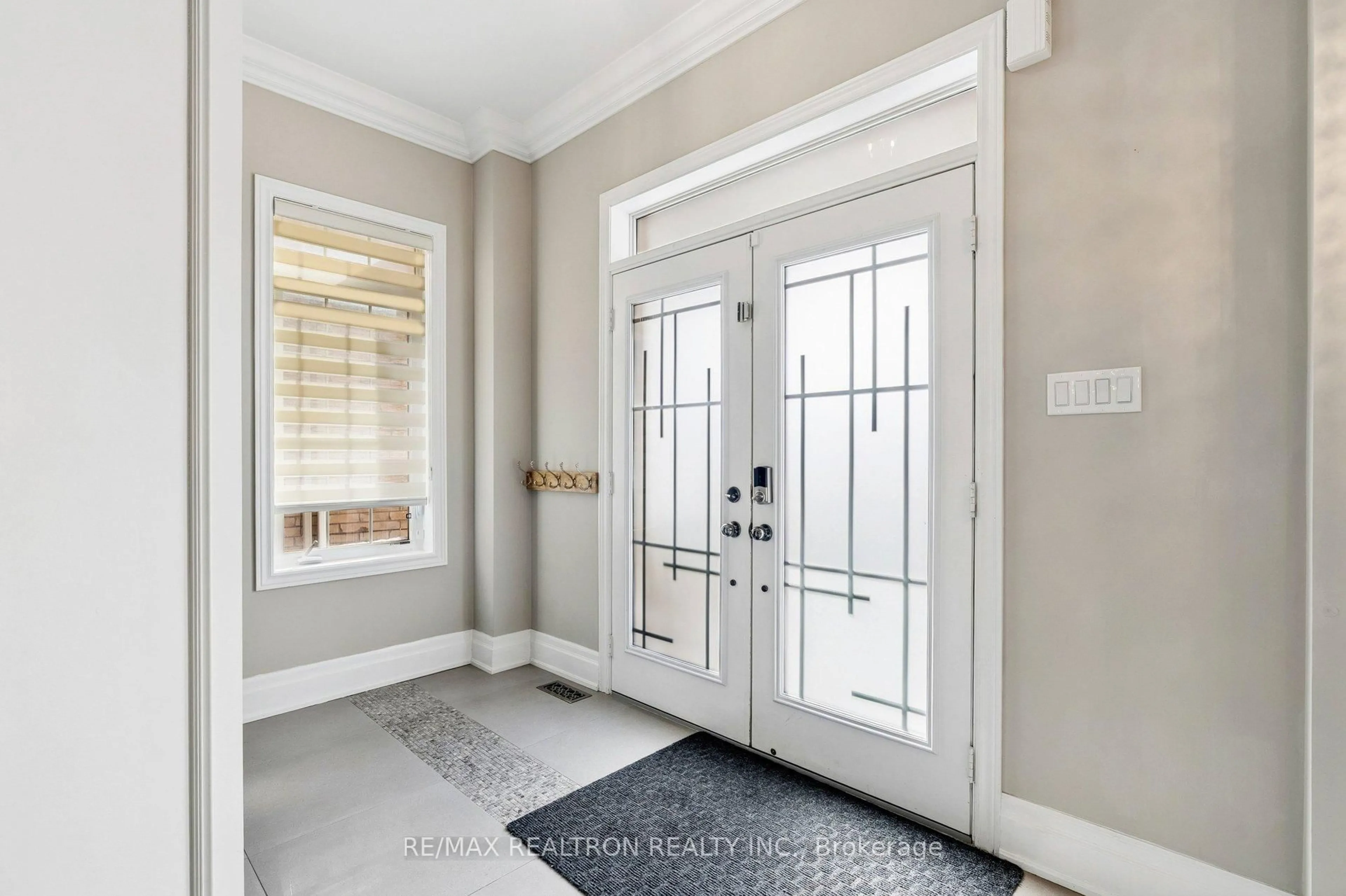 Indoor entryway for 22 Wolf Creek Cres, Vaughan Ontario L6A 4C6