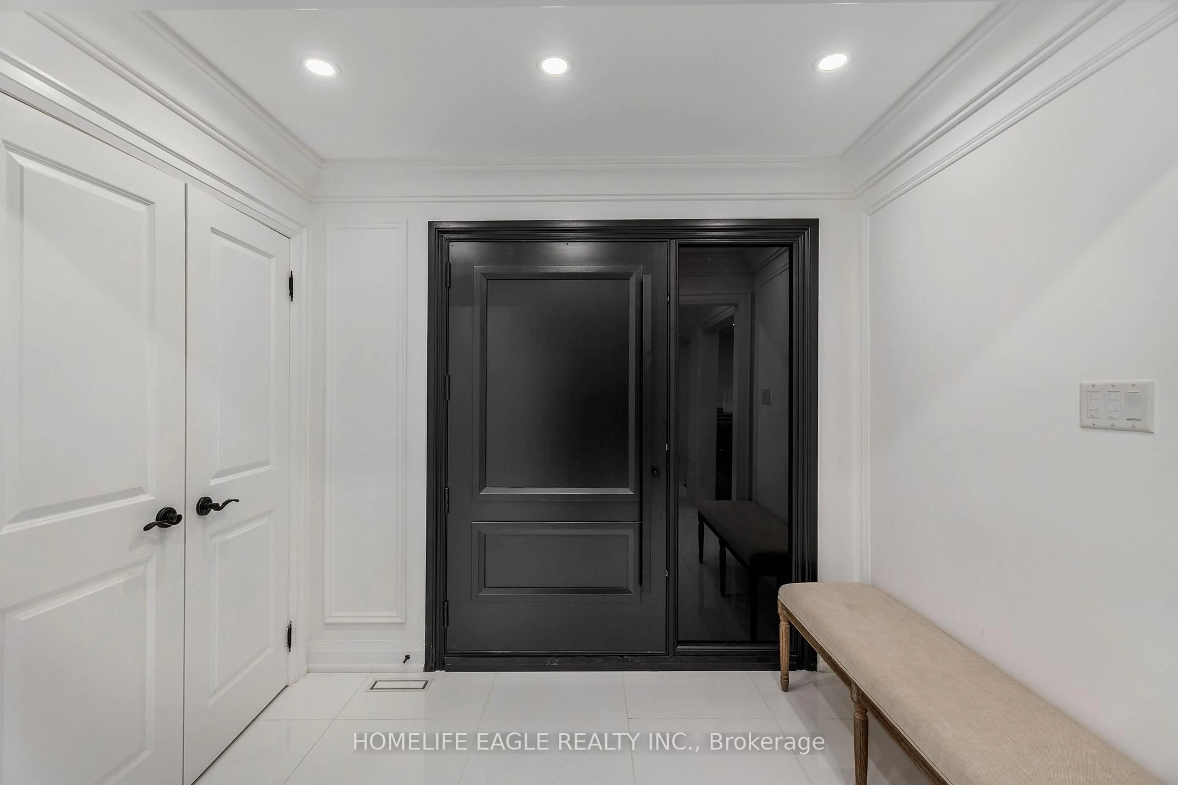 Indoor entryway for 26 Whitetail Crt, Vaughan Ontario L4L 5K9