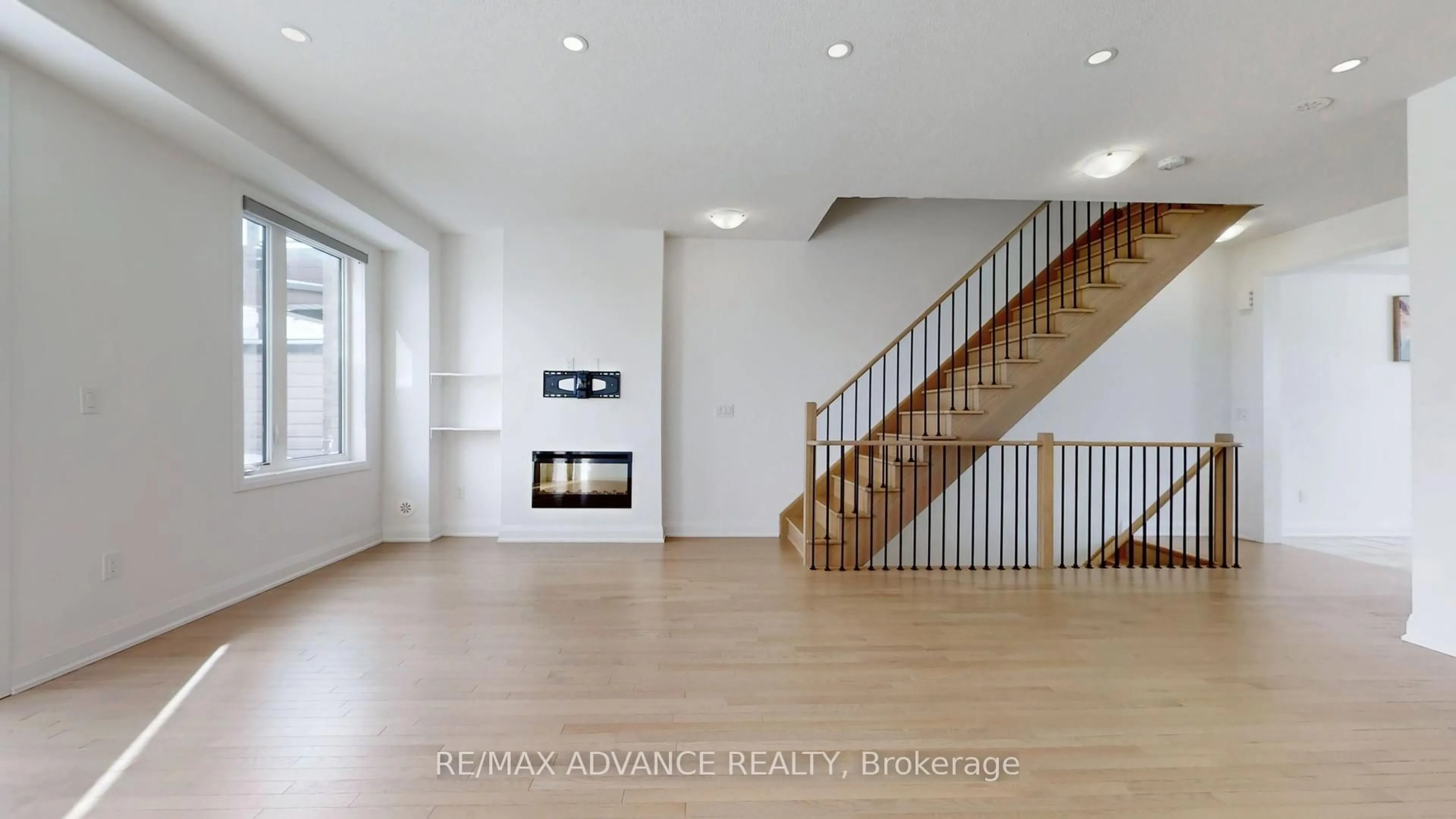 Unknown for 4 Carole Bell Way, Markham Ontario L6E 0W2