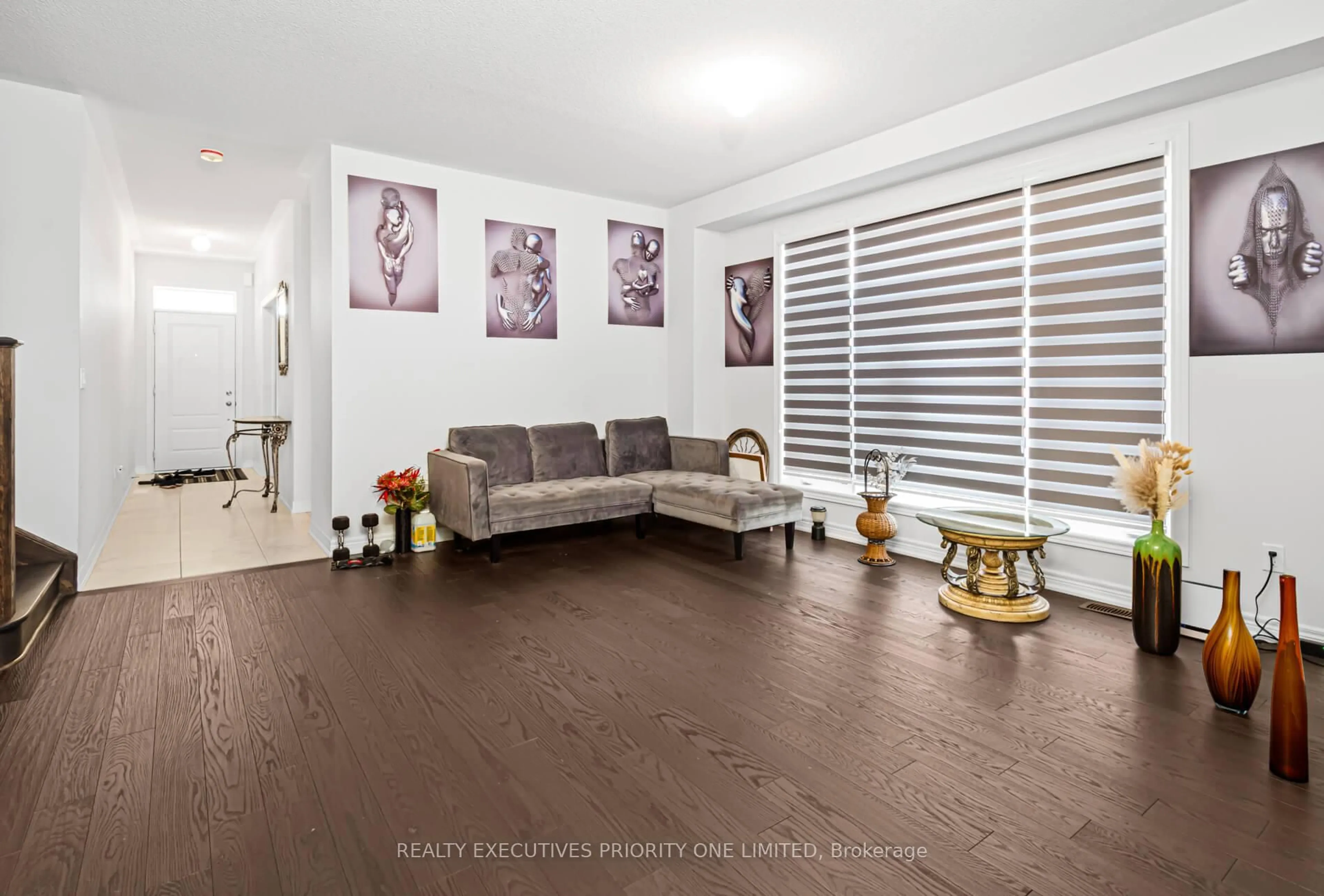 Living room with furniture, wood/laminate floor for 30 Sam Battaglia Cres, Georgina Ontario L0E 1R0