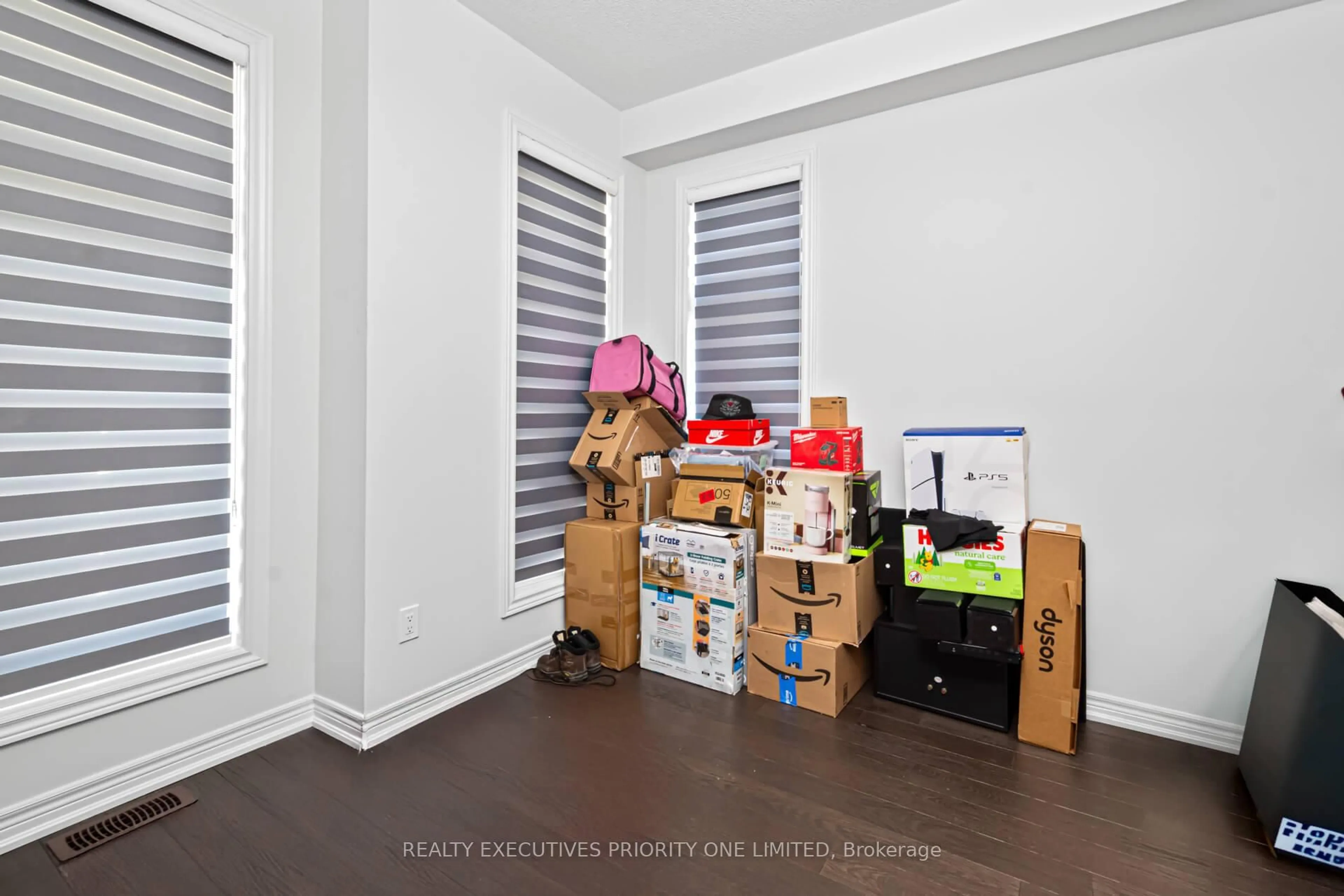 Storage room or clothes room or walk-in closet for 30 Sam Battaglia Cres, Georgina Ontario L0E 1R0