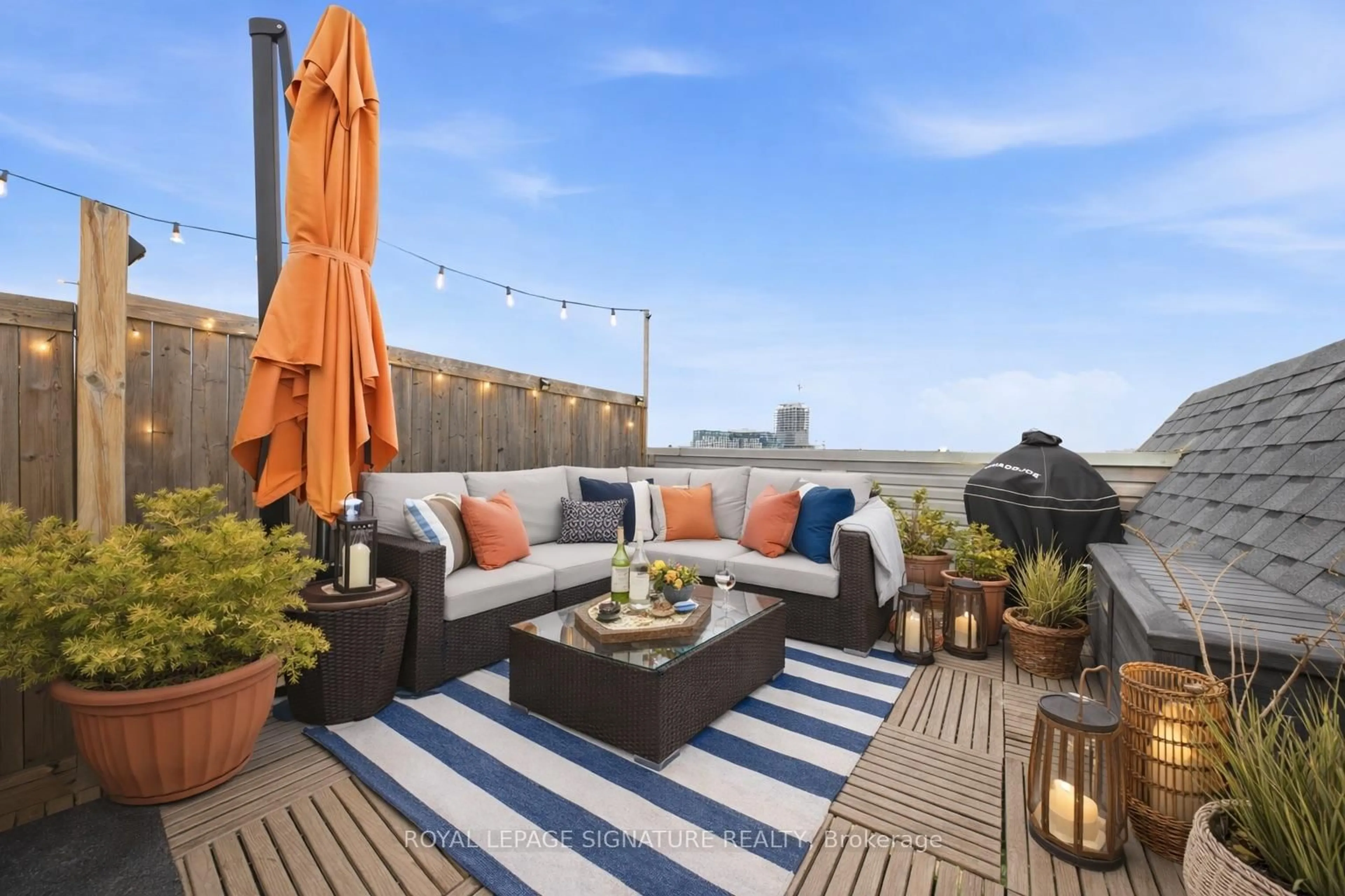 Patio, water/lake/river/ocean view for 75 Weldrick Rd #1029, Richmond Hill Ontario L4C 0H9