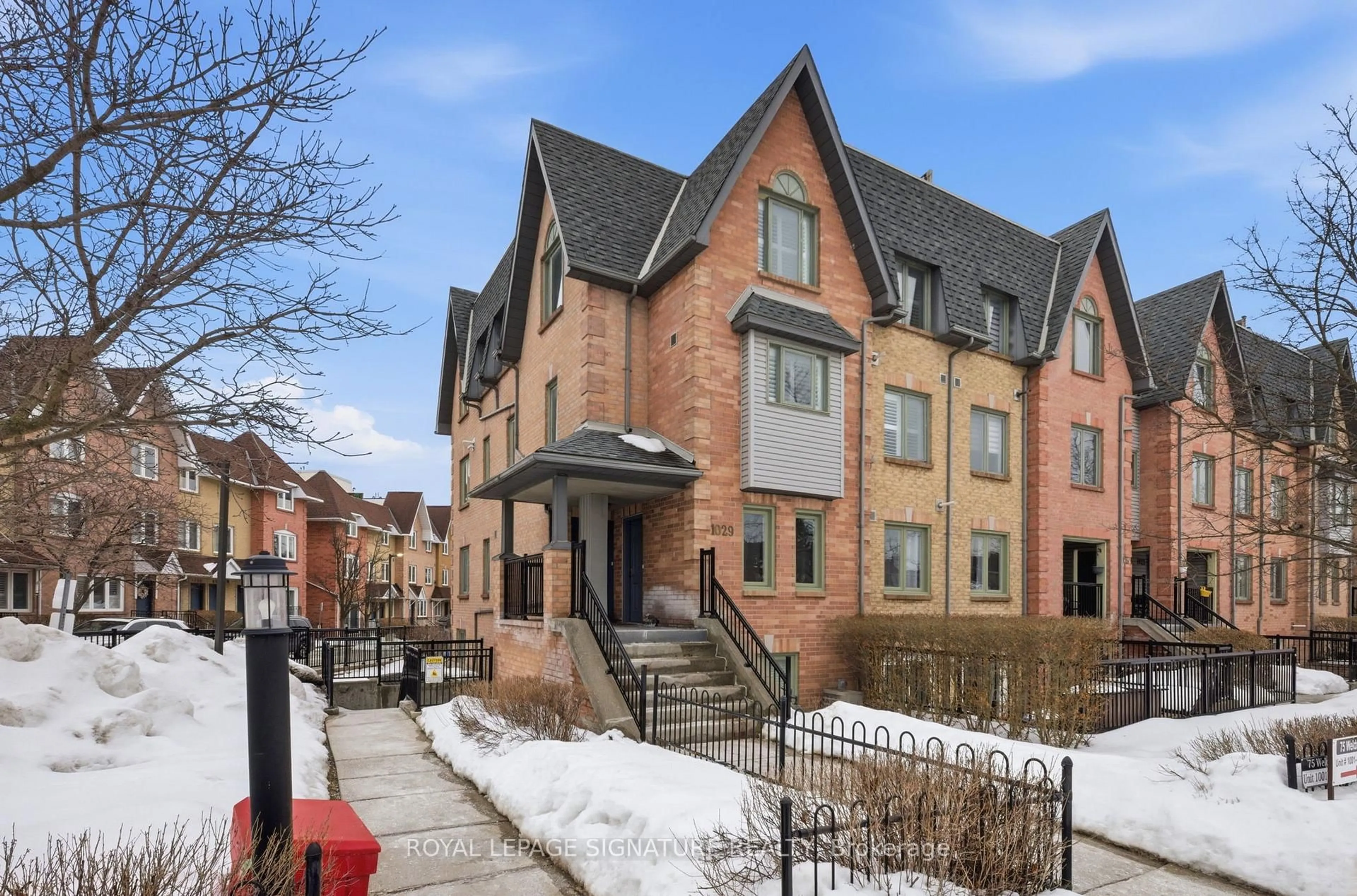 Home with brick exterior material, street for 75 Weldrick Rd #1029, Richmond Hill Ontario L4C 0H9