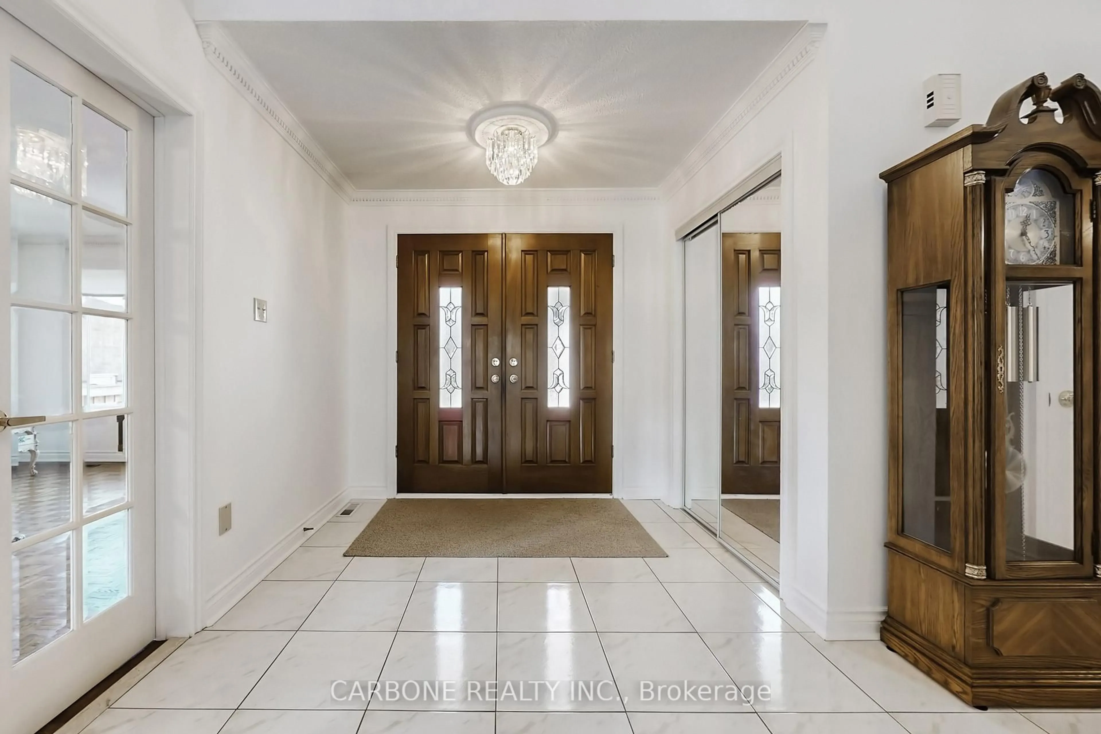 Indoor foyer for 171 Villa Park Dr, Vaughan Ontario L4L 4E7