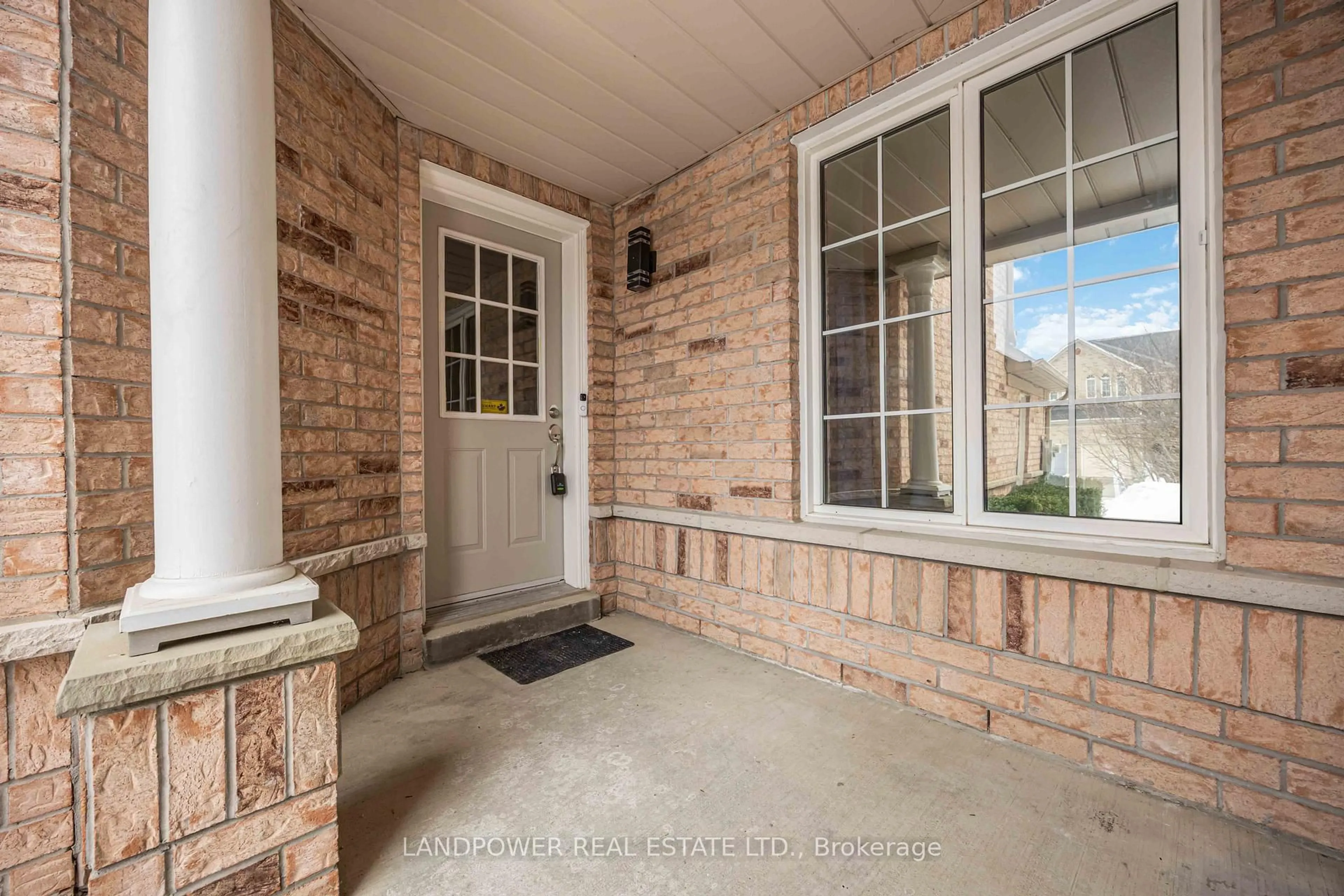 Indoor entryway for 12 Debonair St, Richmond Hill Ontario L4C 0R2