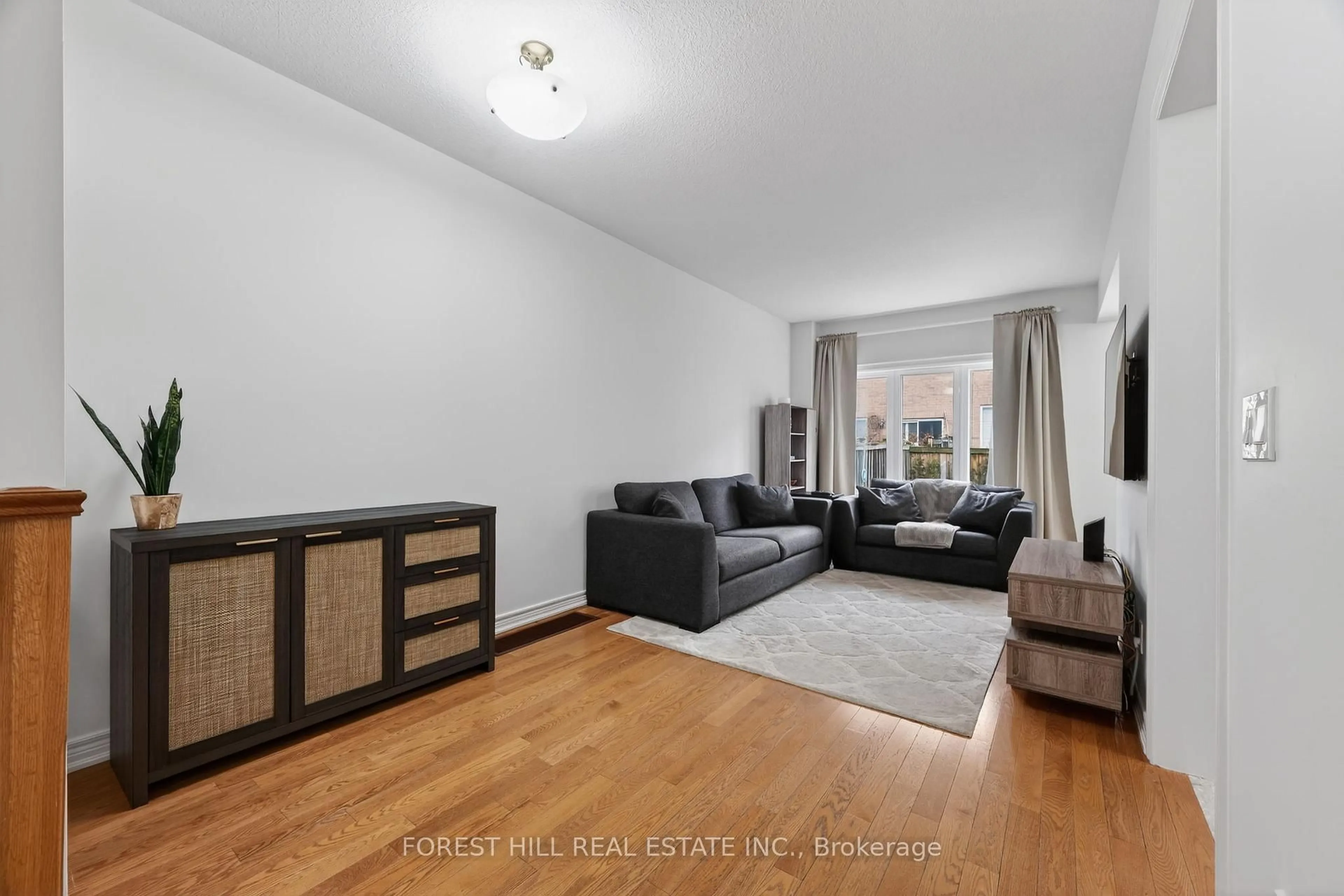 Living room with furniture, unknown for 71 Puccini Dr #9, Richmond Hill Ontario L4E 4X8