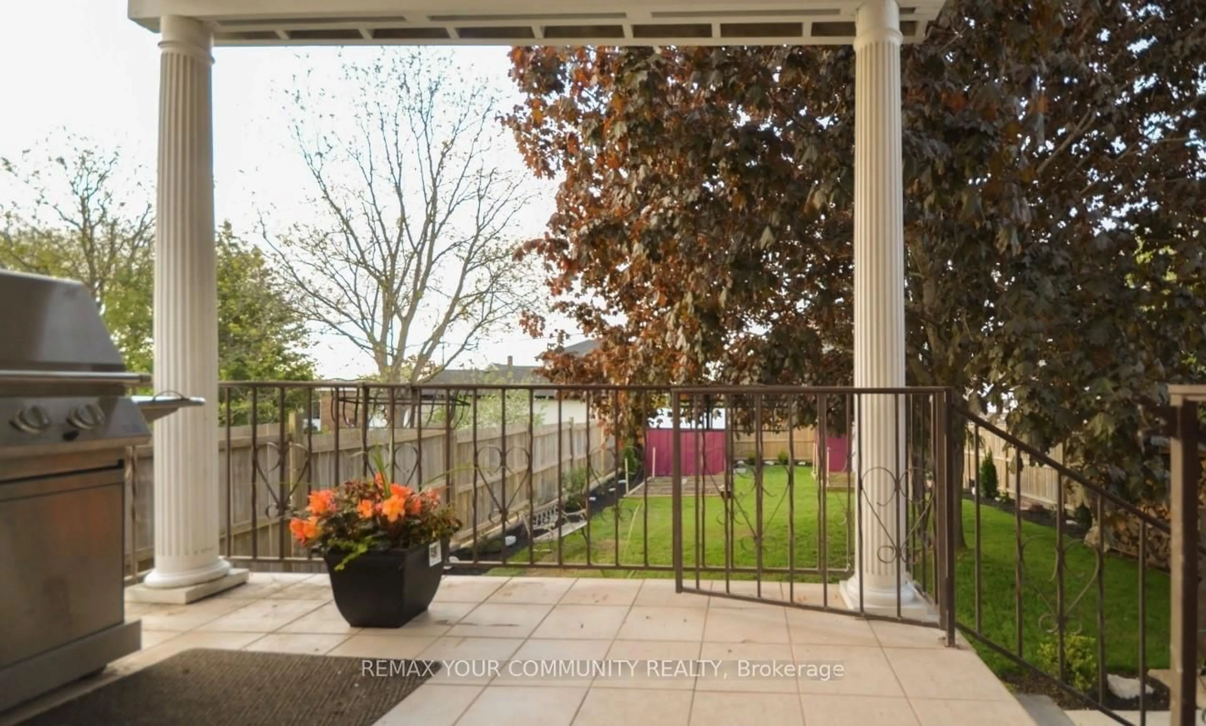 Patio, street for 56 James St, Bradford West Gwillimbury Ontario L3Z 2B4