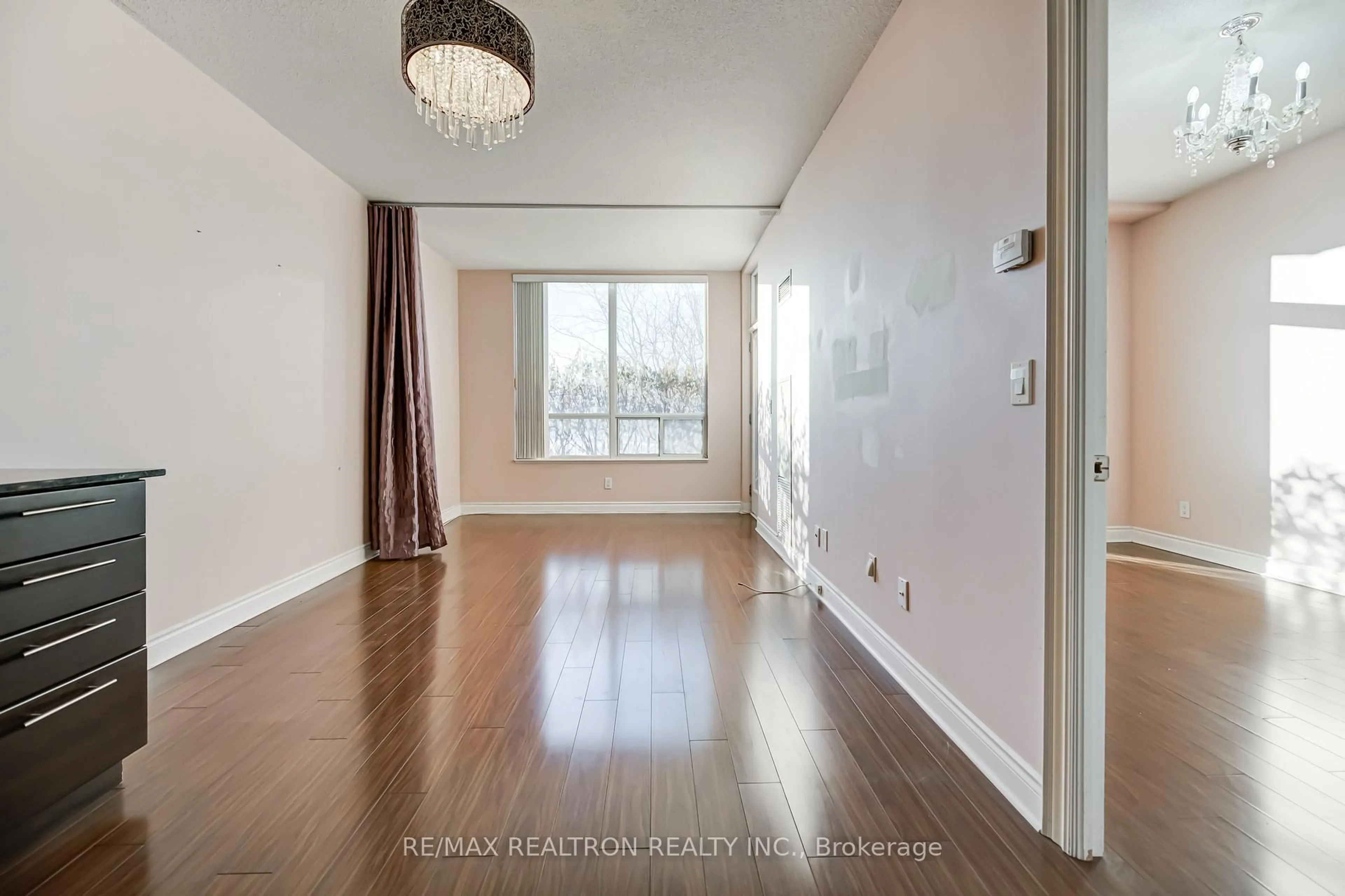 A pic of a room for 37 Galleria Pkwy #109, Markham Ontario L3T 0A5