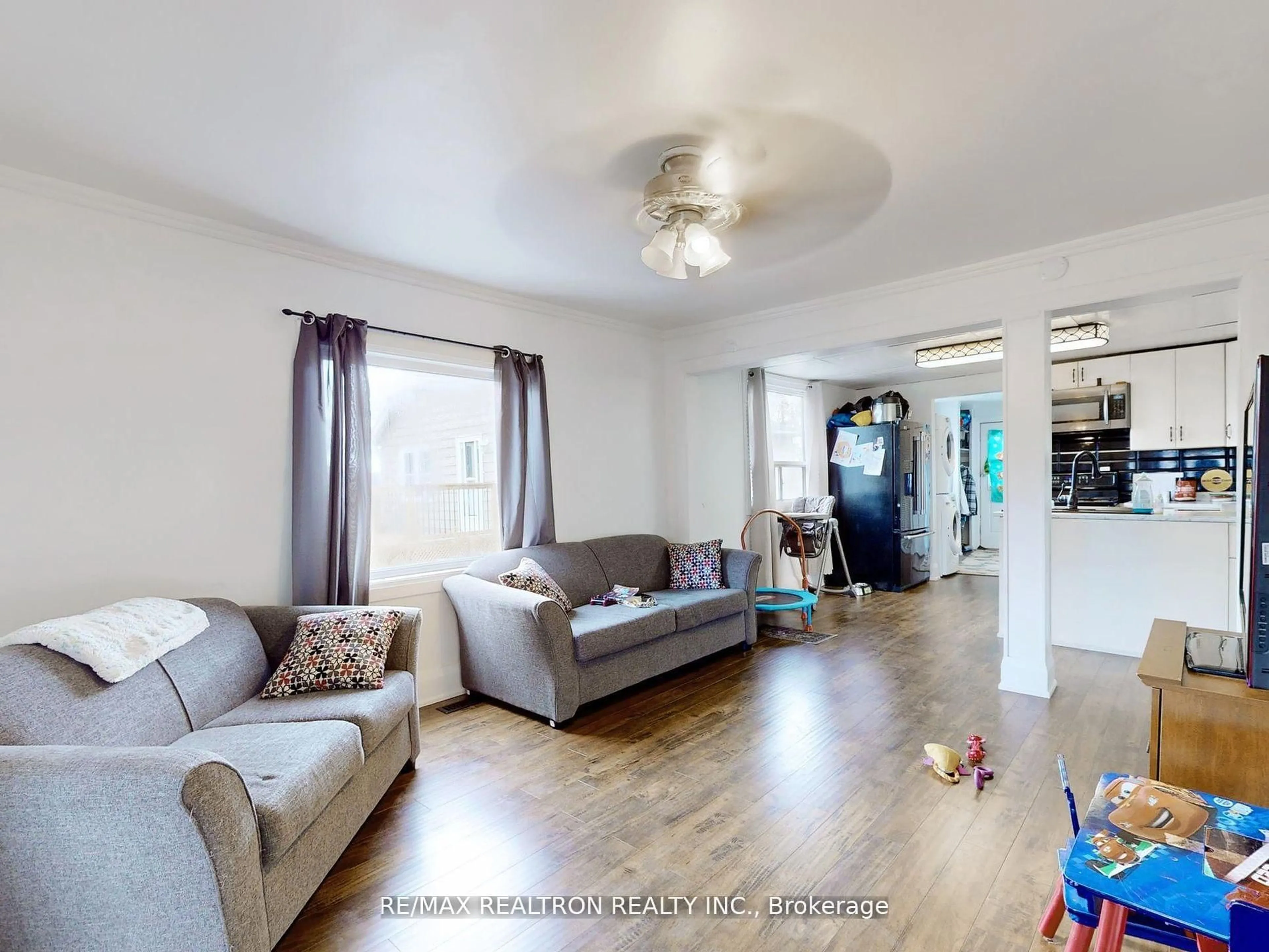 Living room with furniture, unknown for 156 The Queensway St, Georgina Ontario L4P 2A2