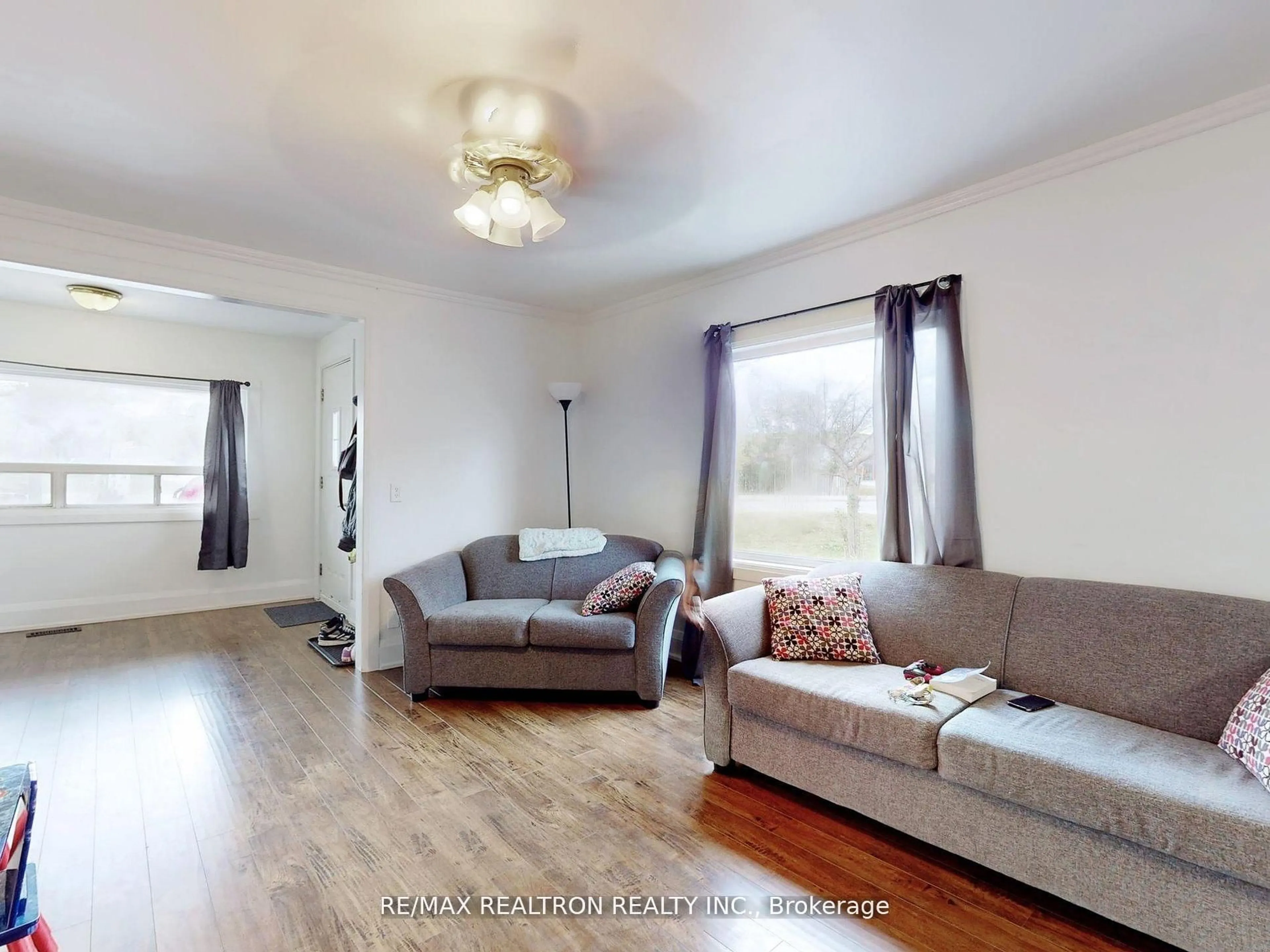 Living room with furniture, wood/laminate floor for 156 The Queensway St, Georgina Ontario L4P 2A2