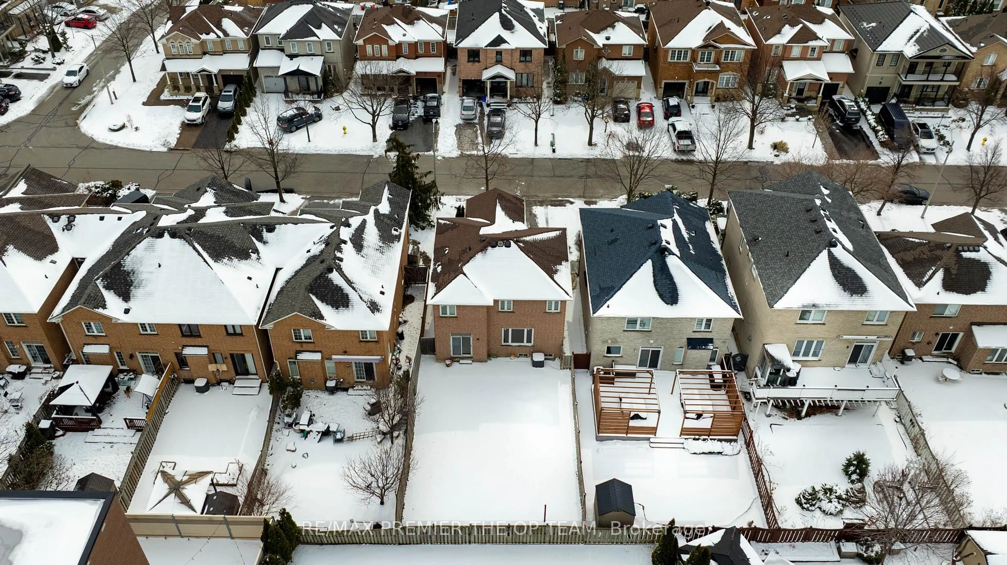 A pic from outside/outdoor area/front of a property/back of a property/a pic from drone, street for 56 Wildberry Cres, Vaughan Ontario L4H 2C6