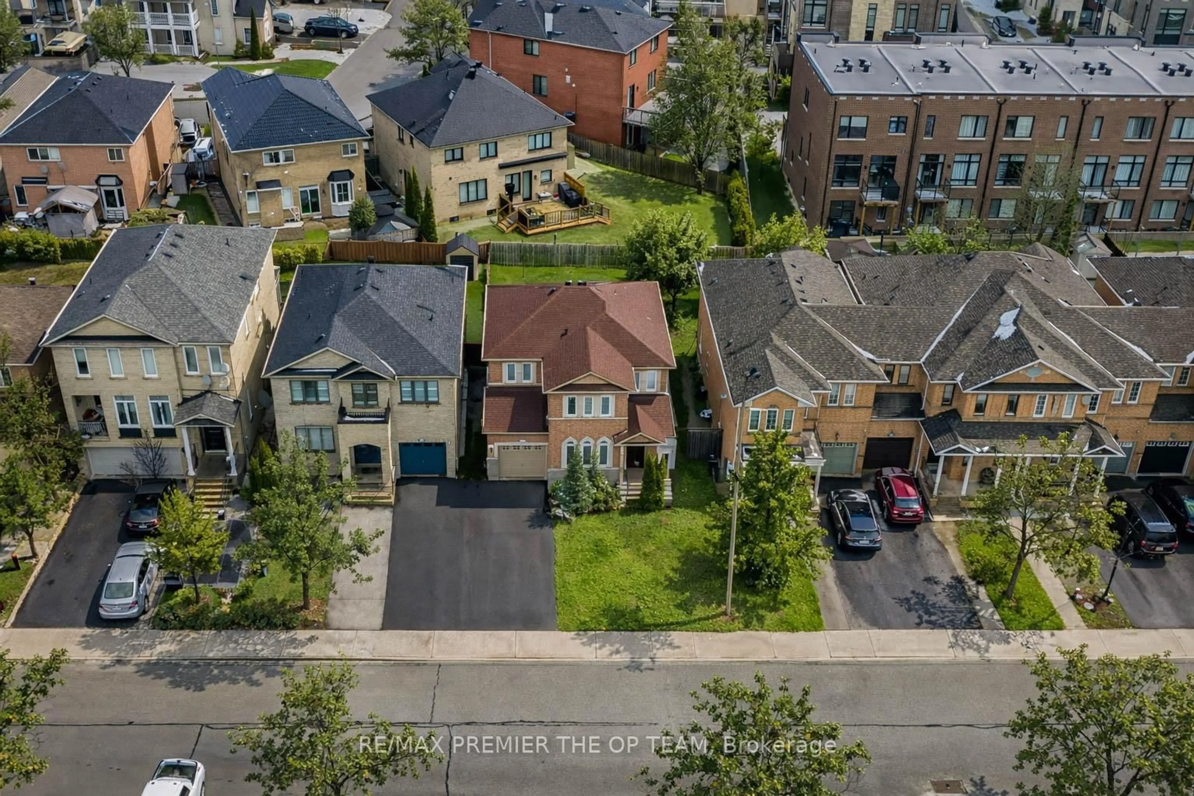 A pic from outside/outdoor area/front of a property/back of a property/a pic from drone, street for 56 Wildberry Cres, Vaughan Ontario L4H 2C6