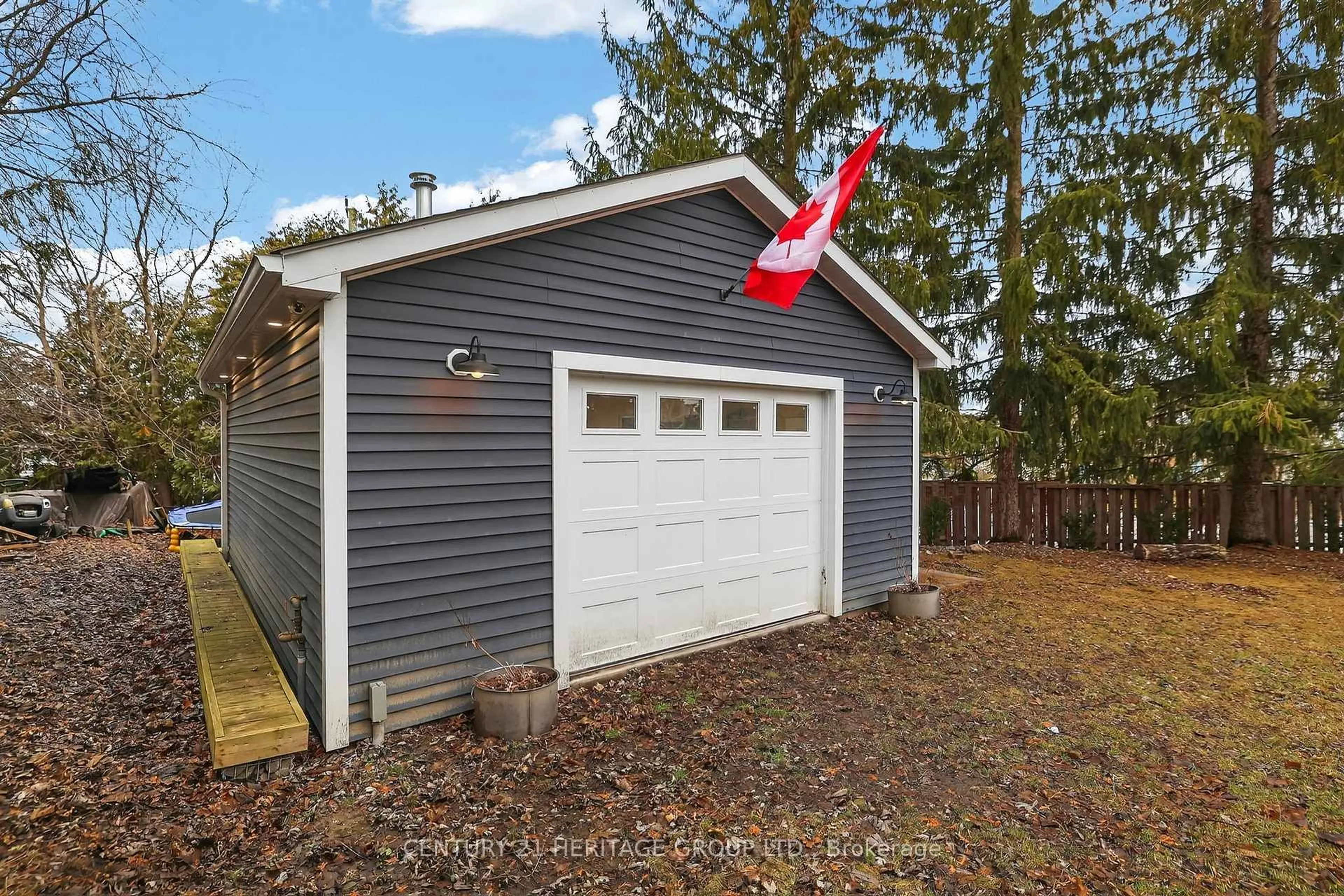 Unknown for 28 Pegg's Cres, East Gwillimbury Ontario L9N 1B3