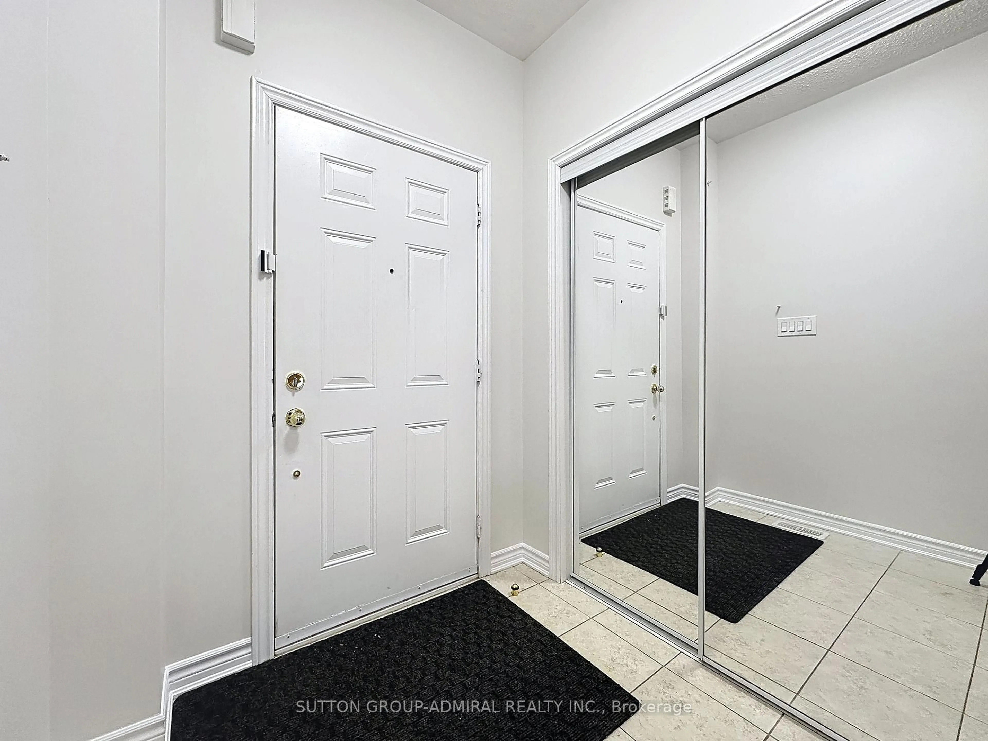 Indoor entryway for 8777 Dufferin St #14, Vaughan Ontario L4J 0C5