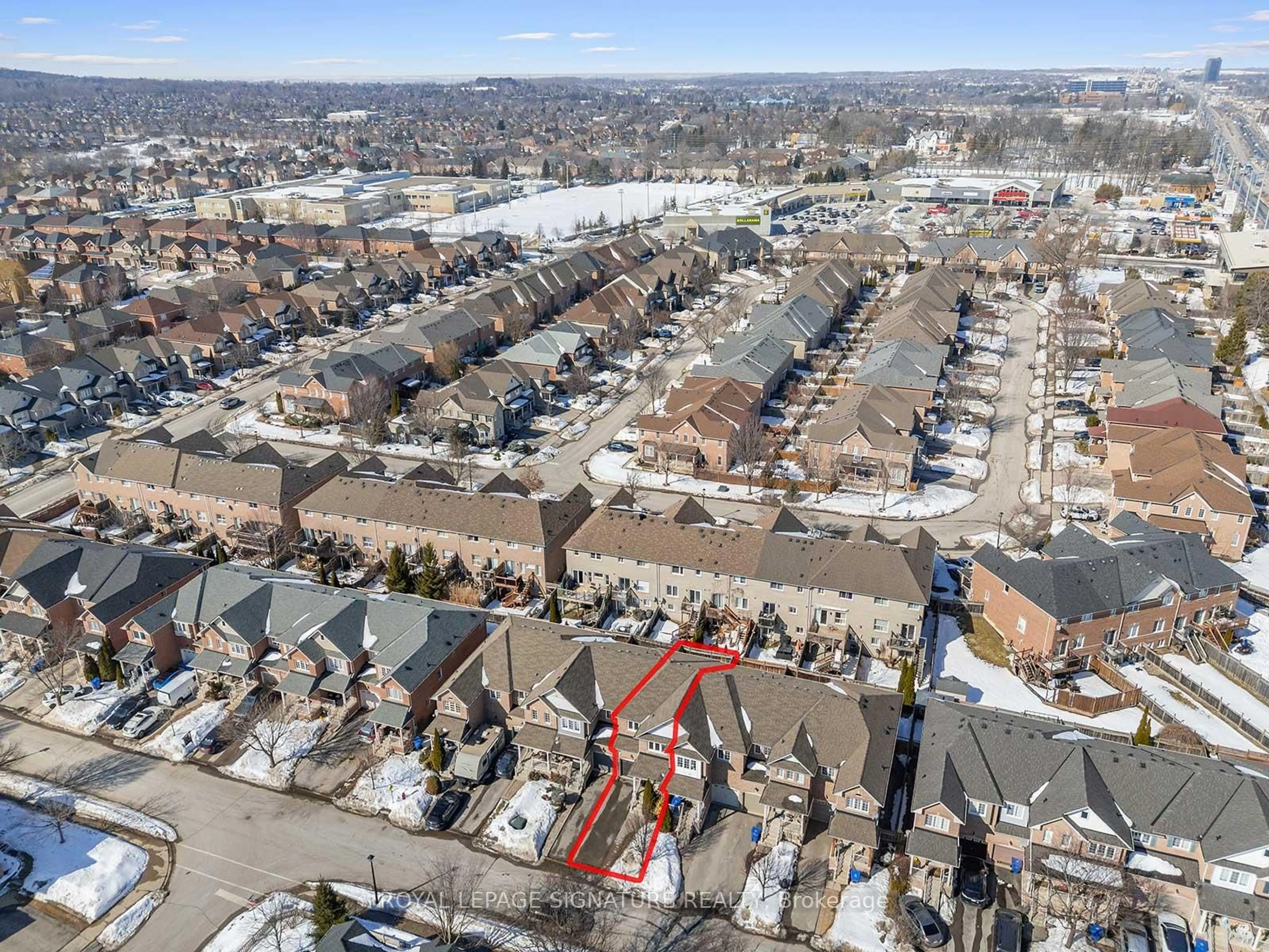 A pic from outside/outdoor area/front of a property/back of a property/a pic from drone, street for 88 Burgess Cres, Newmarket Ontario L3X 2T8