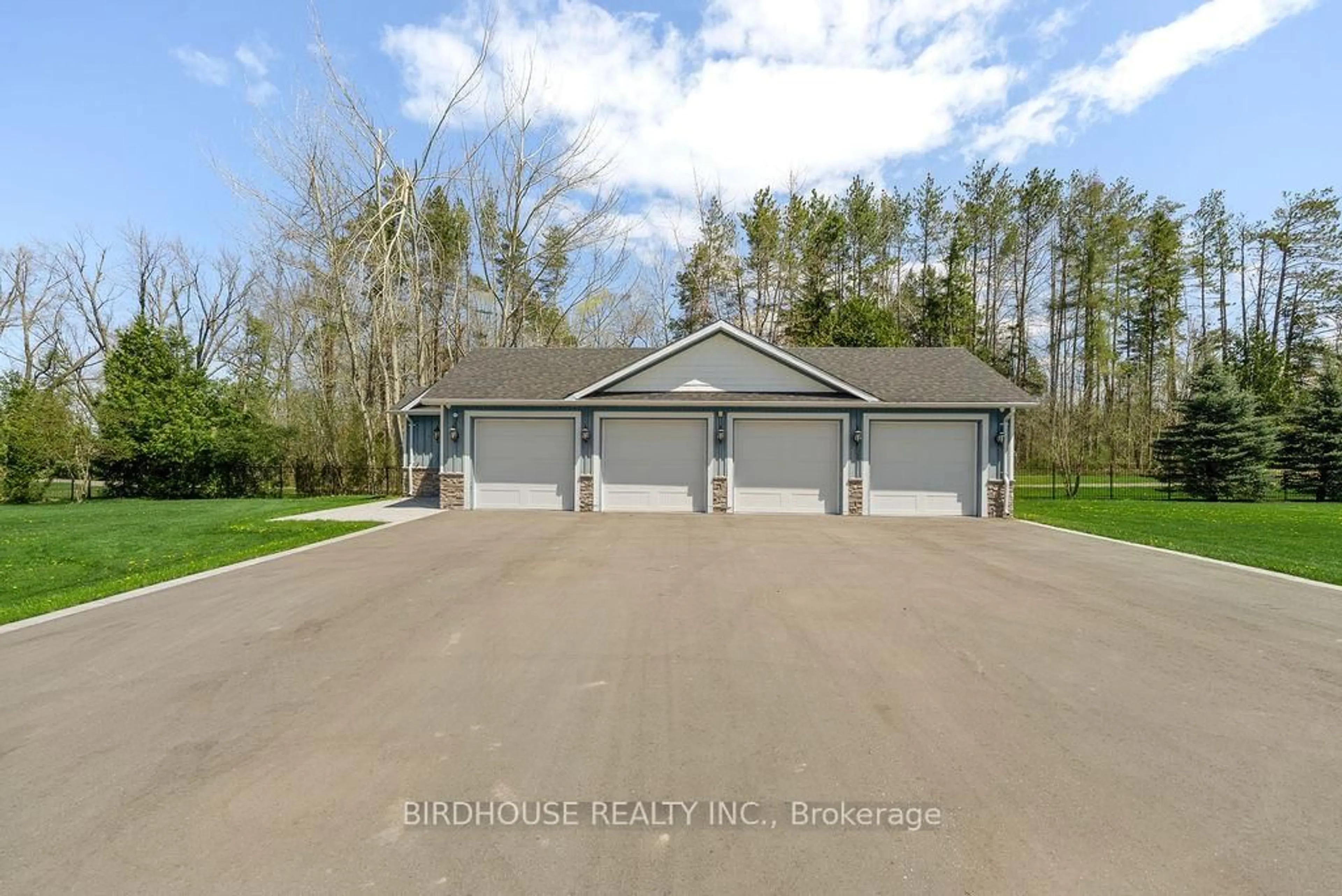 Indoor garage for 16 & 20 Garden Gate, Brock Ontario L0K 1A0