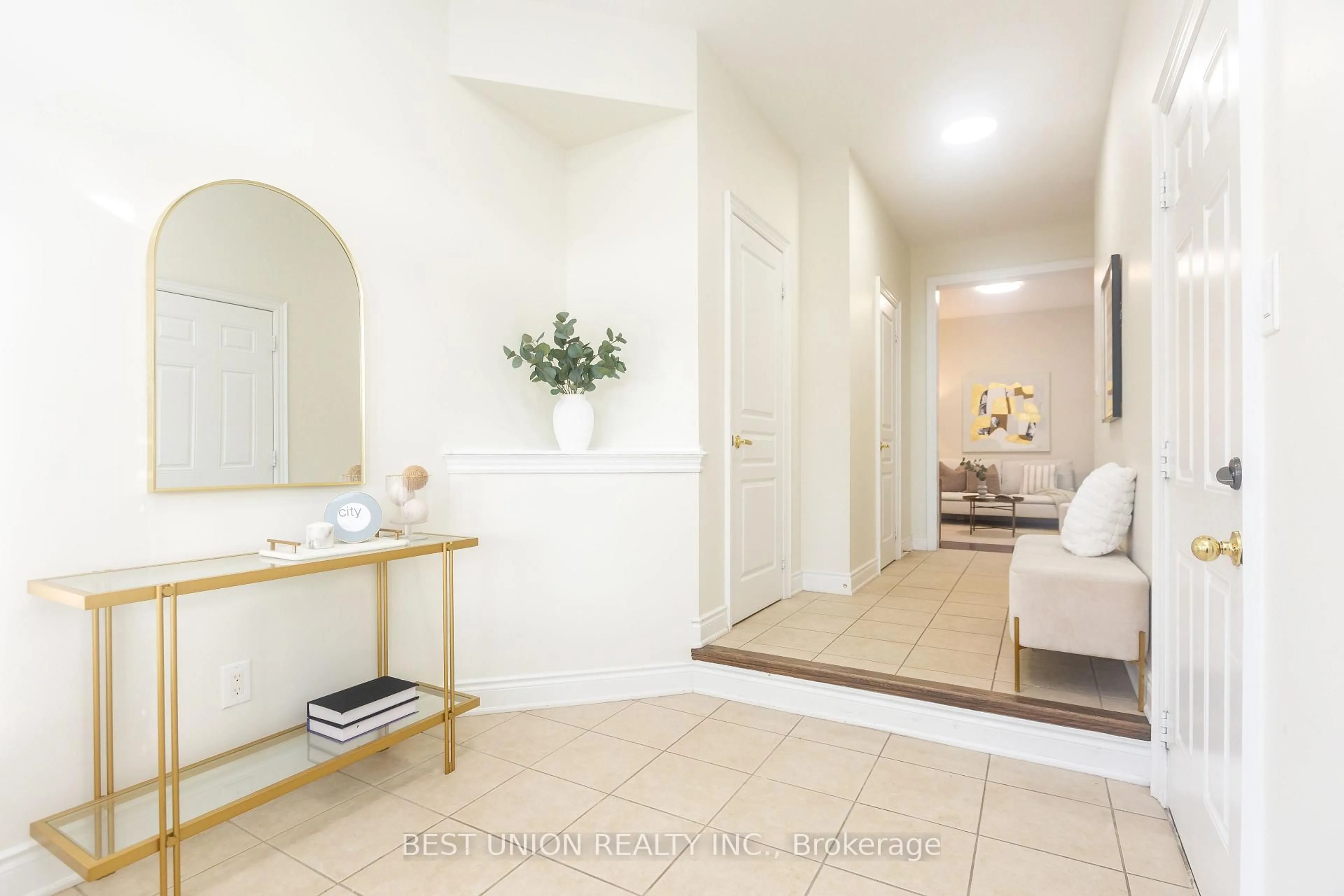 Indoor entryway for 31 Bernbridge Rd, Markham Ontario L6B 0S3