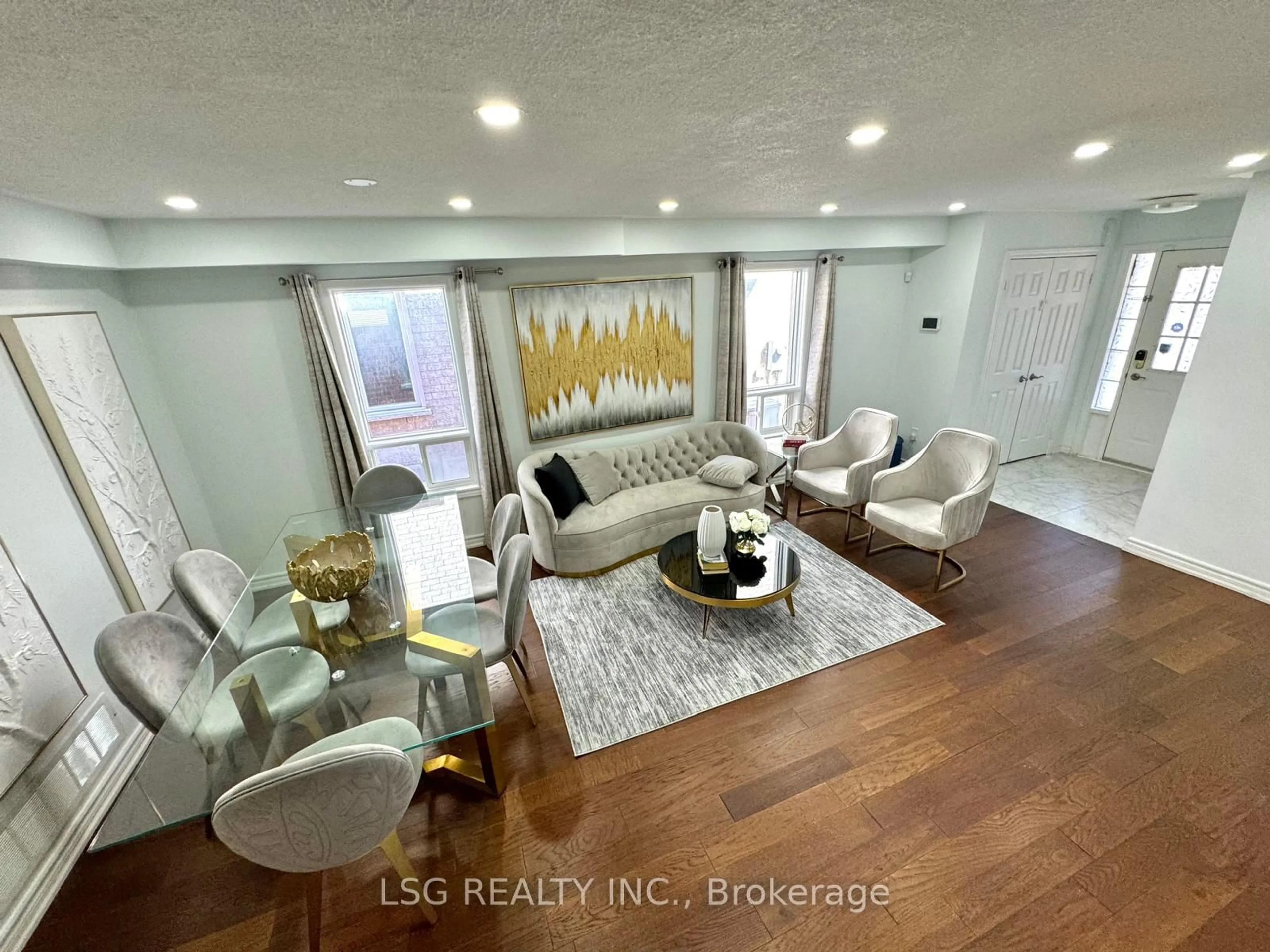 Living room with furniture, wood/laminate floor for 20 Hollidge Blvd, Aurora Ontario L4G 7H7