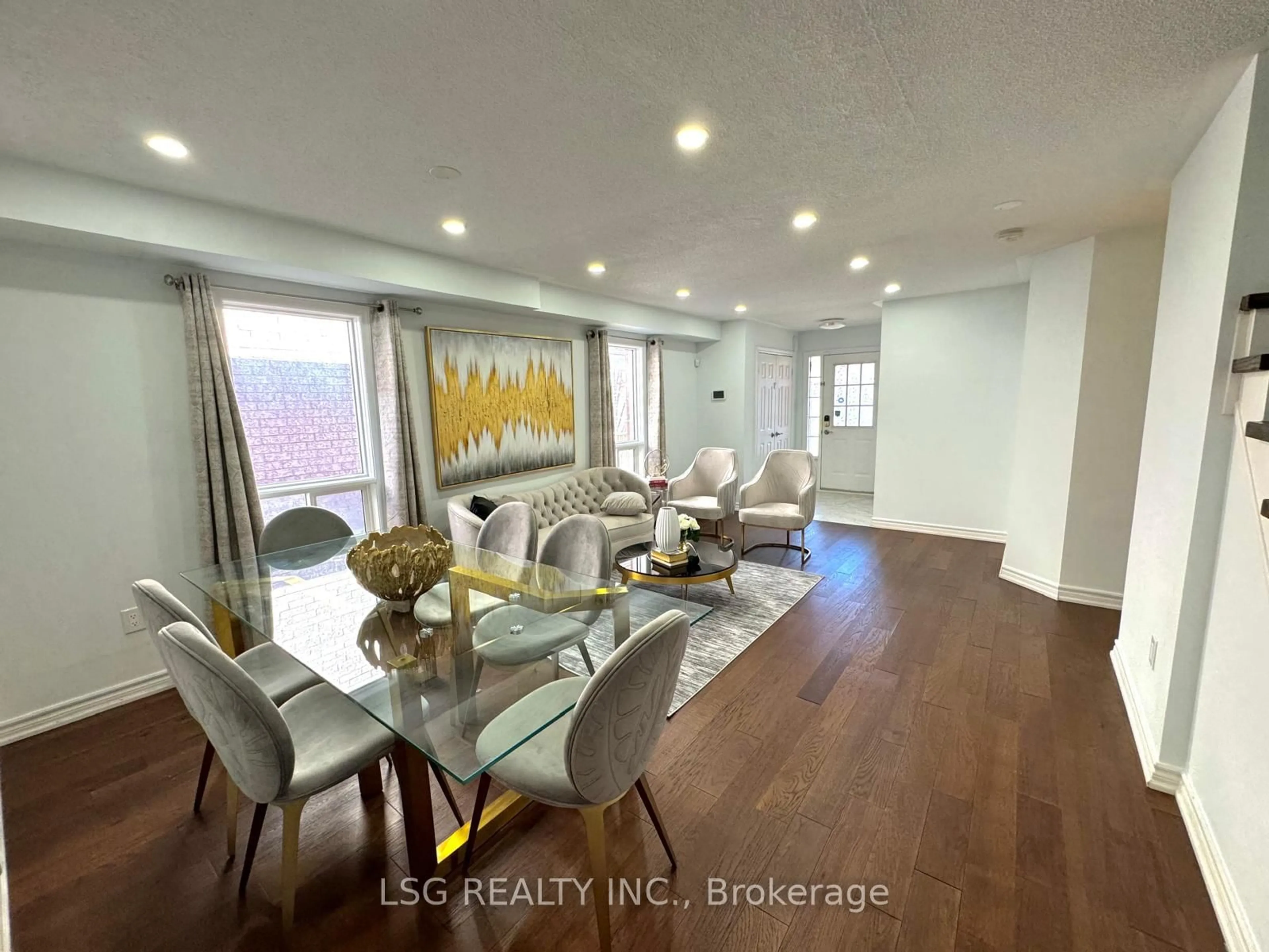 Unknown for 20 Hollidge Blvd, Aurora Ontario L4G 7H7